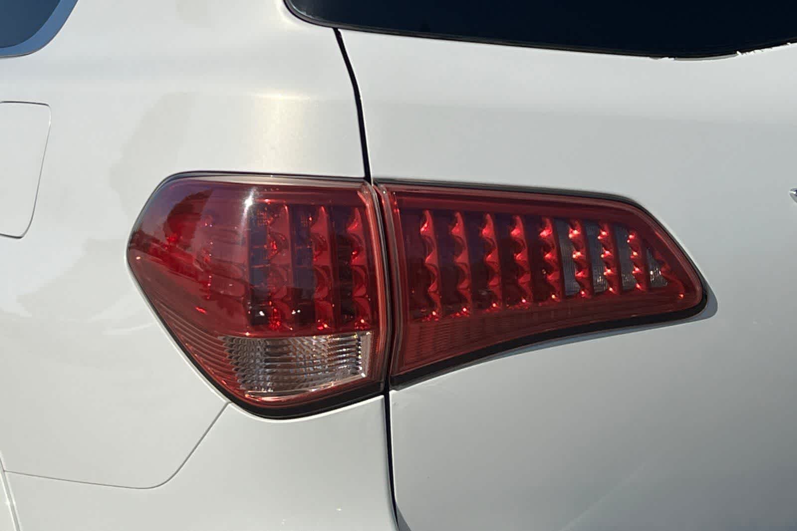 Thumbnail: 2012 INFINITI QX56 - 38
