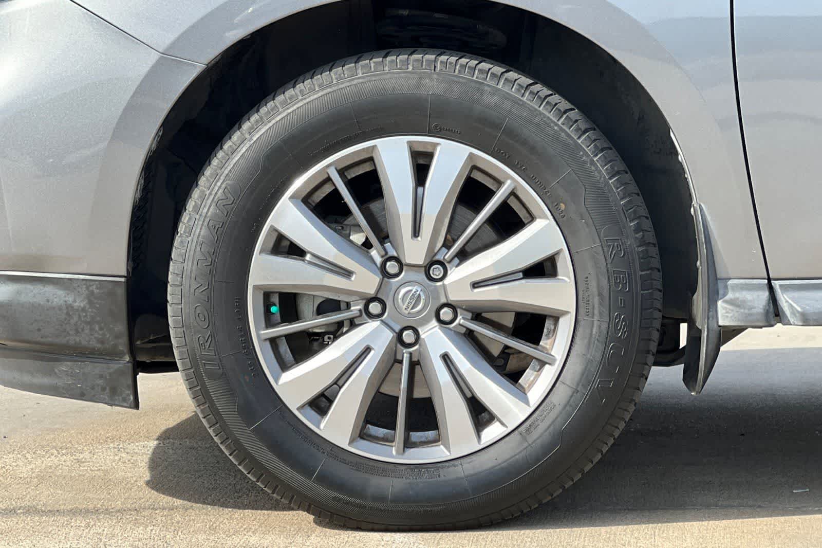 Thumbnail: 2020 Nissan Pathfinder - 12