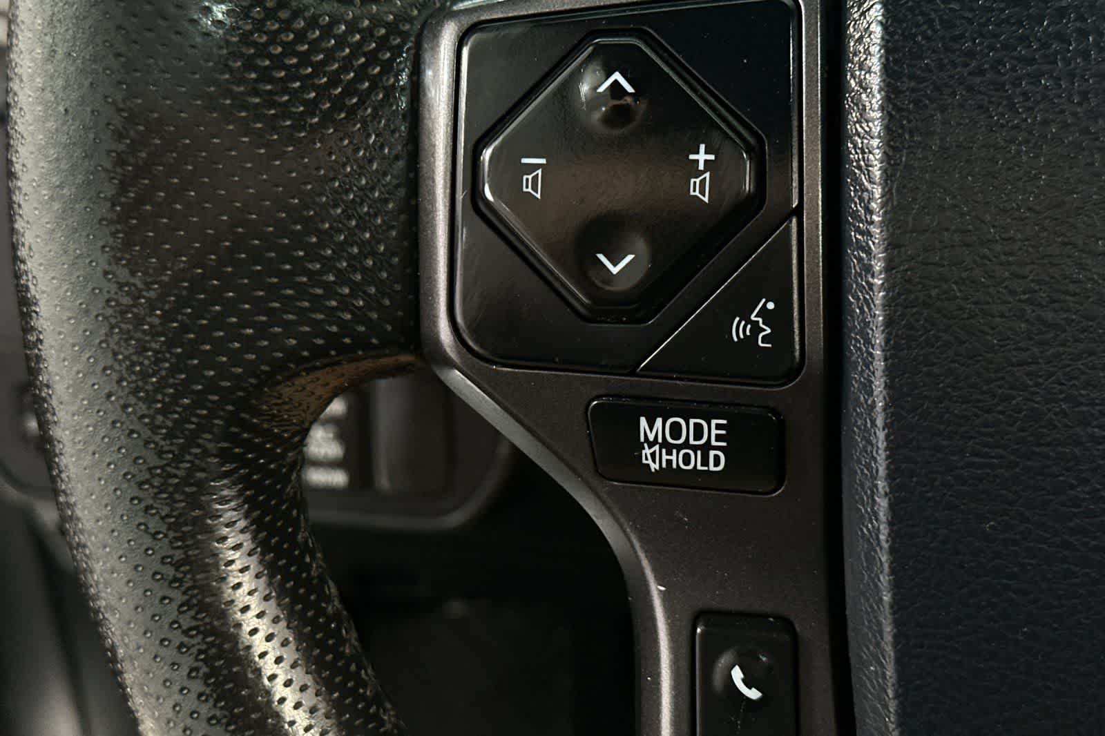 Thumbnail: 2020 Toyota Tacoma - 31