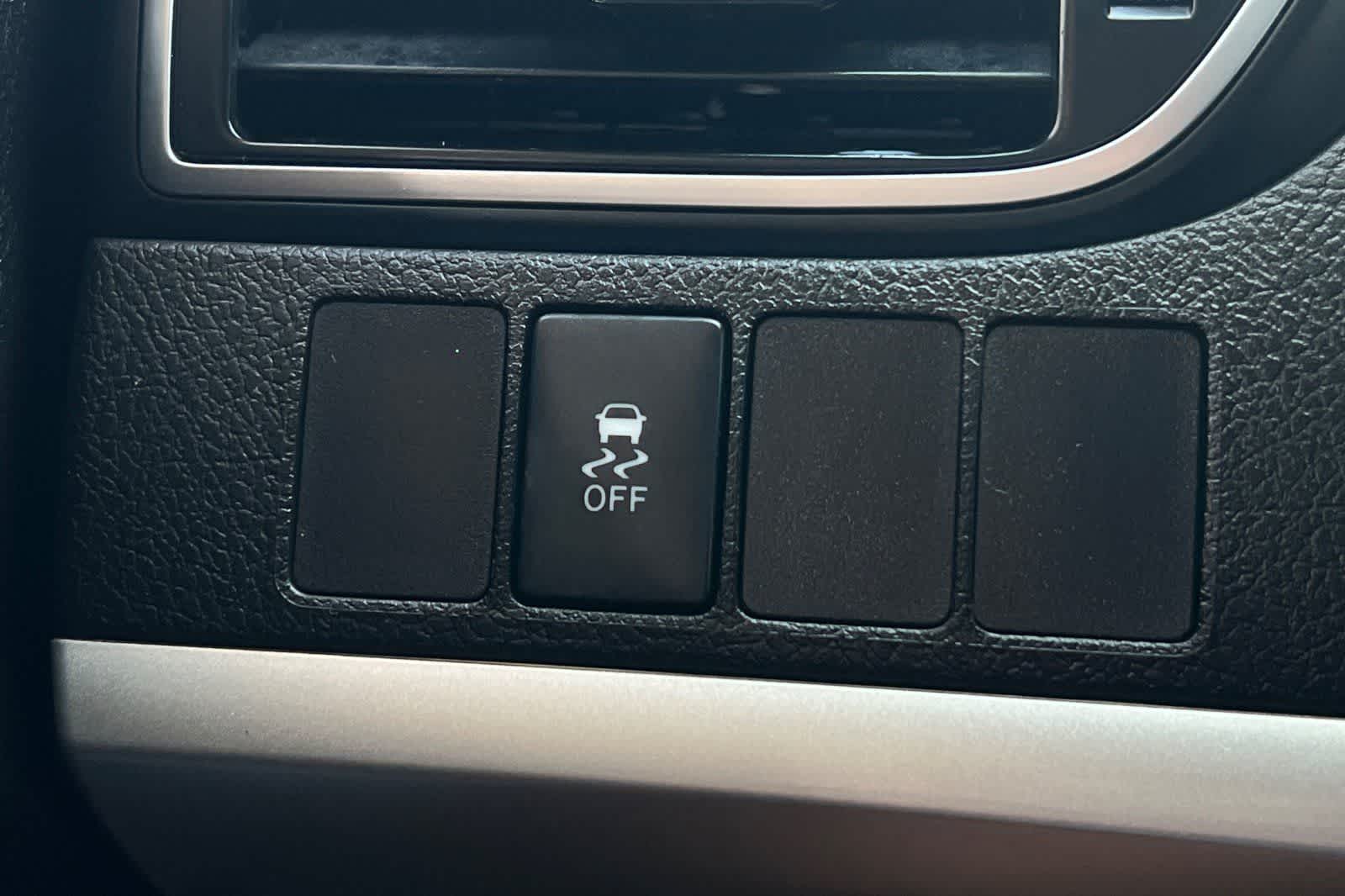 Thumbnail: 2015 Toyota Camry - 30
