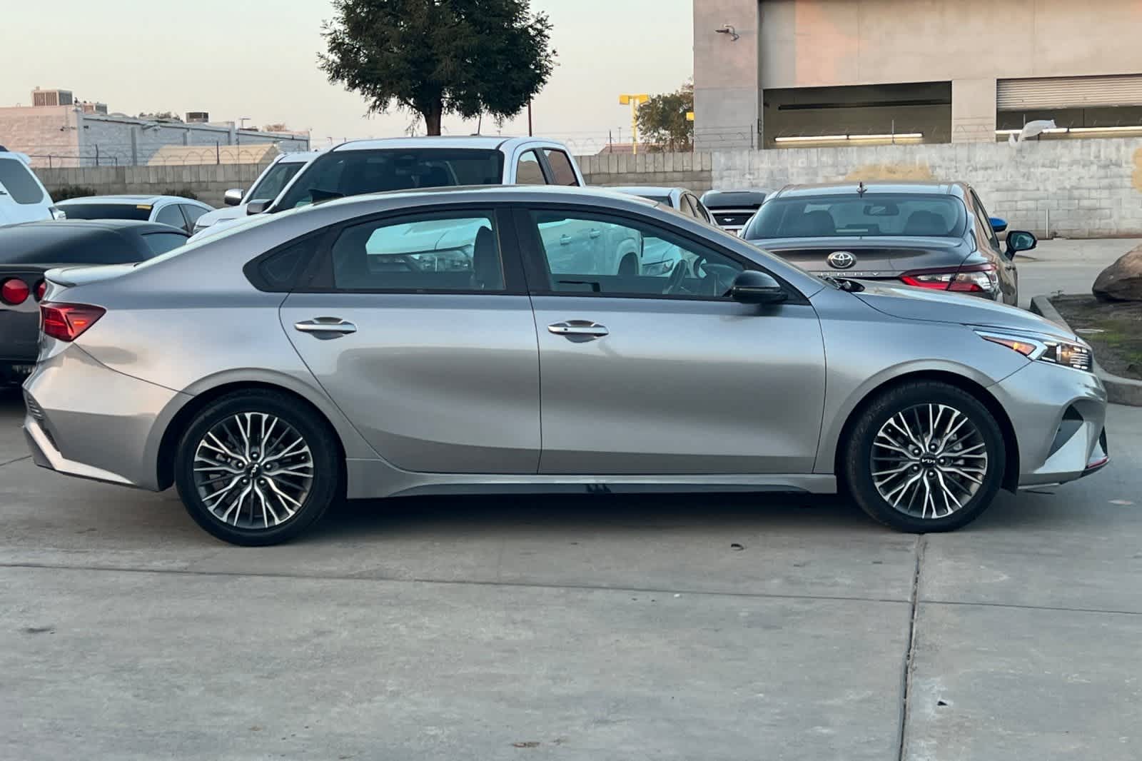 Thumbnail: 2023 Kia Forte - 9