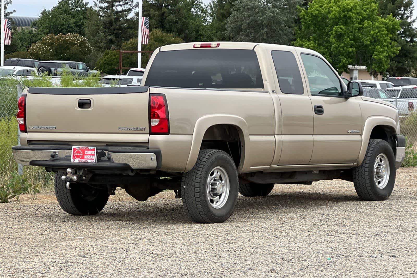 Thumbnail: 2004 Chevrolet Silverado 2500 - 3