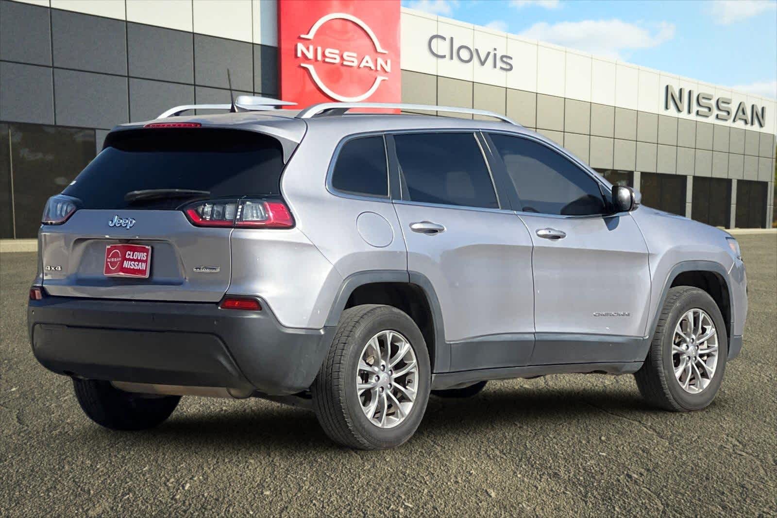 Thumbnail: 2019 Jeep Cherokee - 3