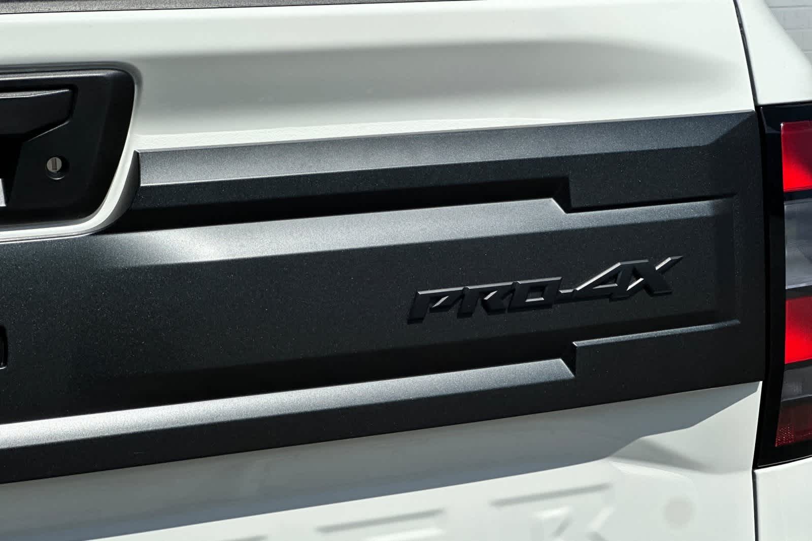 Thumbnail: 2025 Nissan Frontier - 16