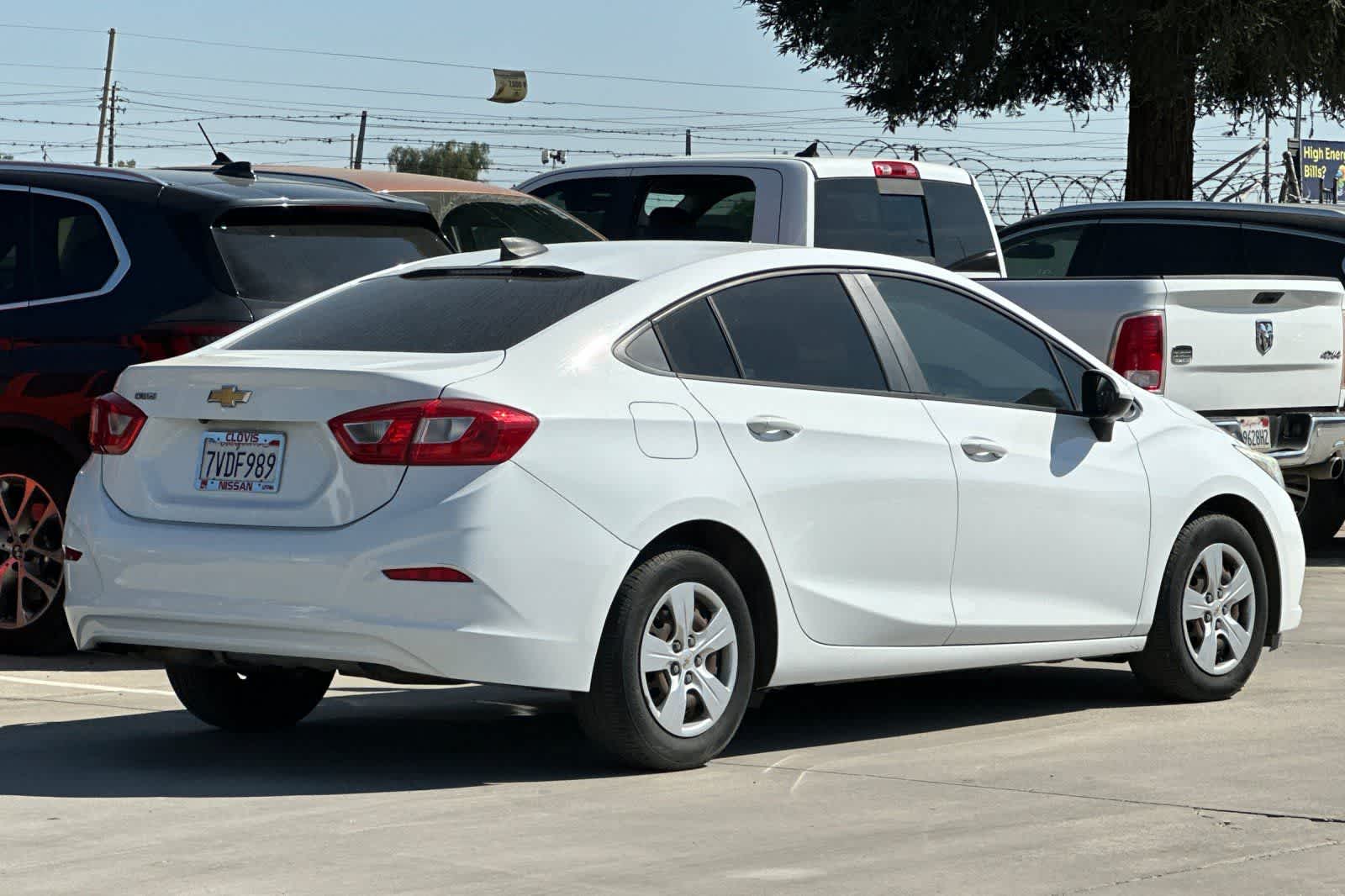 Thumbnail: 2017 Chevrolet Cruze - 3