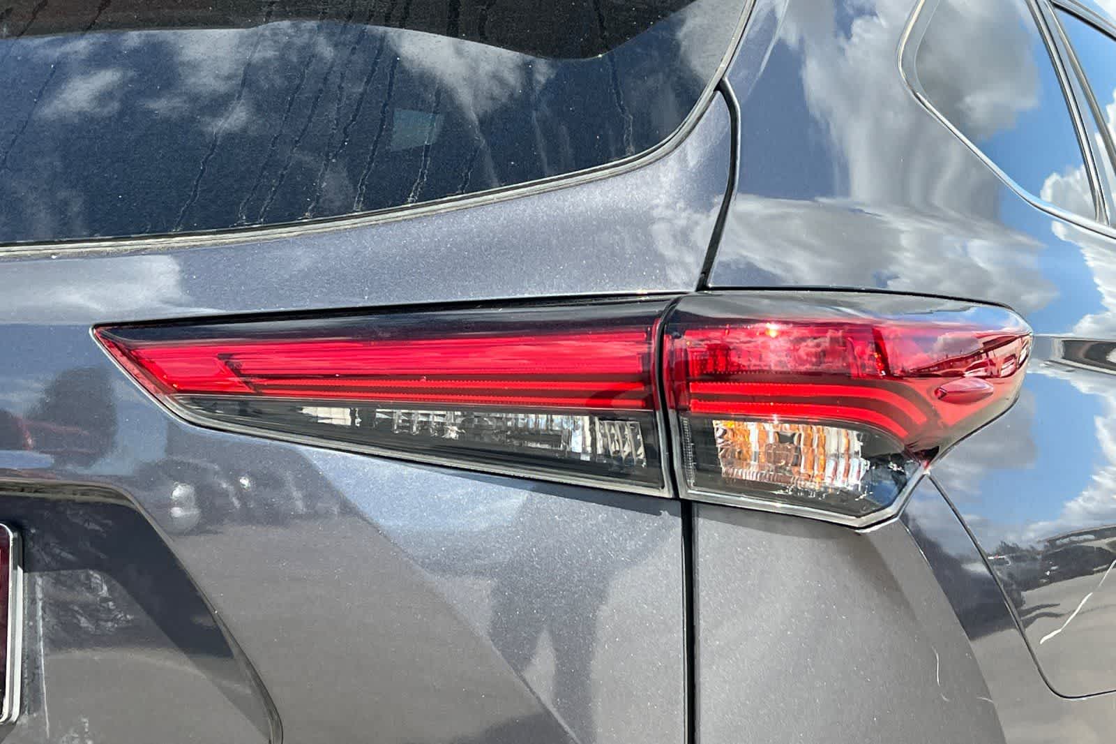 Thumbnail: 2023 Toyota Highlander - 15