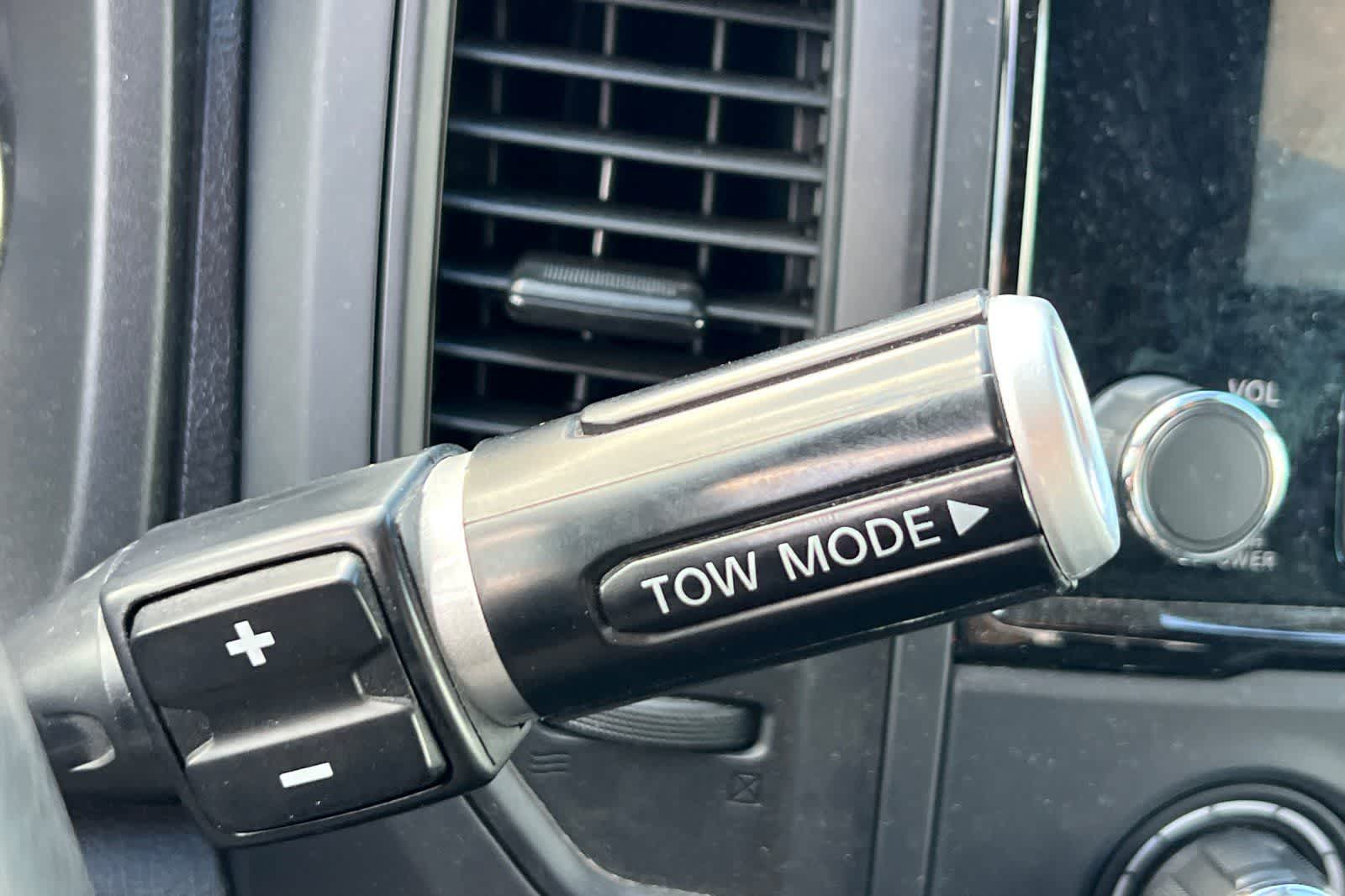 Thumbnail: 2021 Nissan Titan - 22