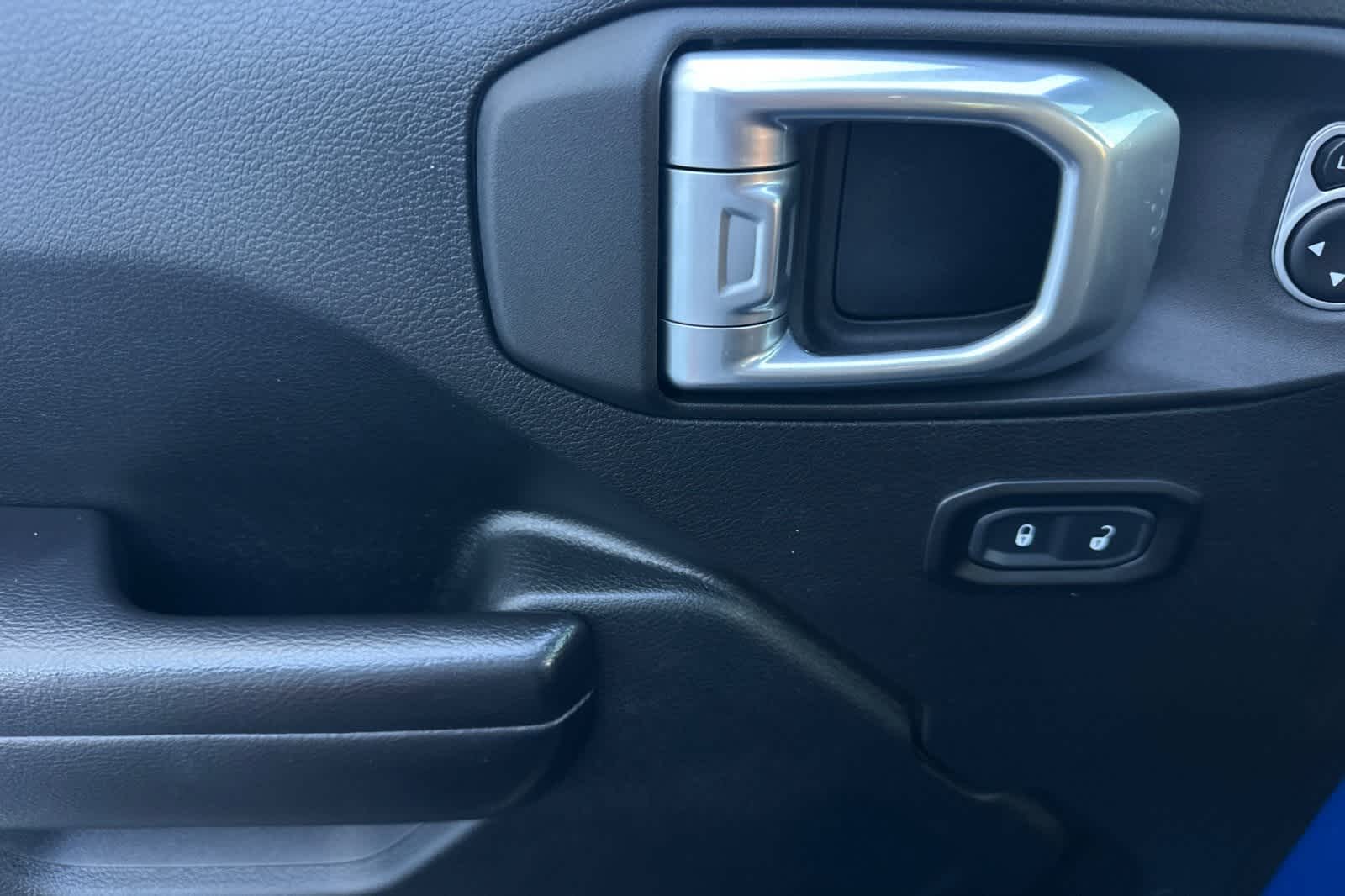 Thumbnail: 2021 Jeep Gladiator - 13