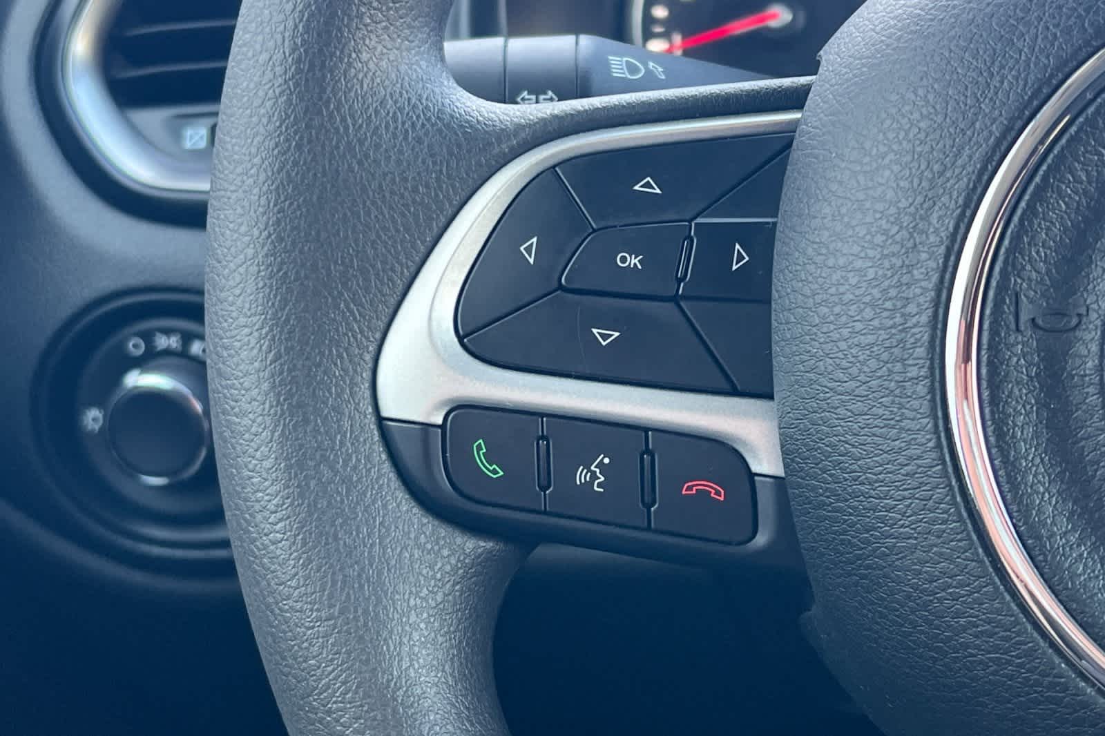 Thumbnail: 2023 Jeep Renegade - 31