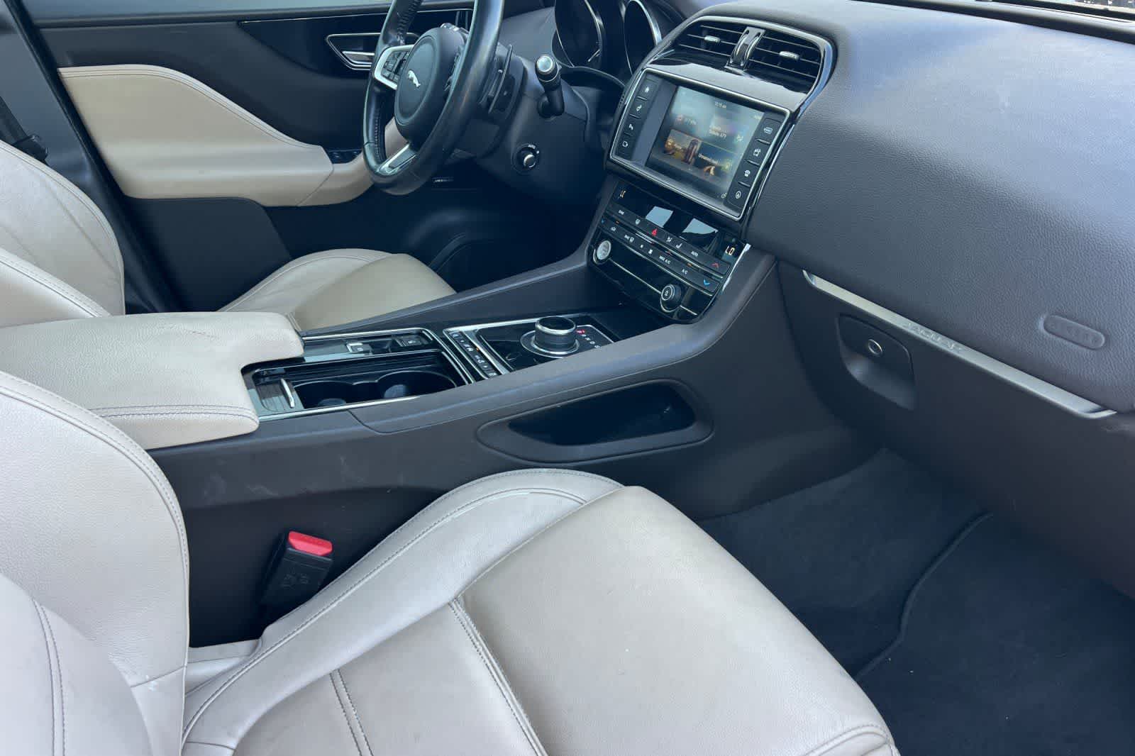 Thumbnail: 2018 Jaguar F-Pace - 18