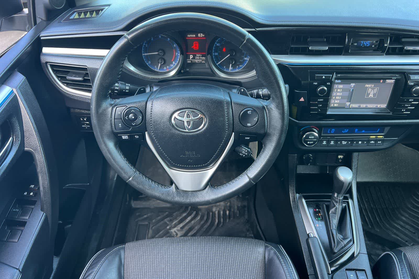 Thumbnail: 2015 Toyota Corolla - 15