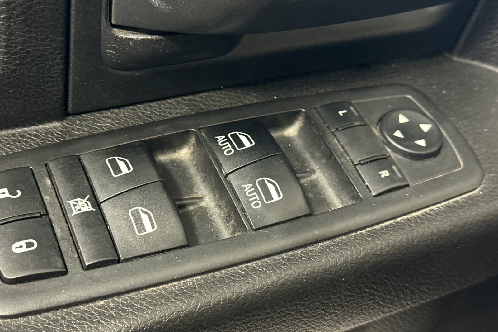 Thumbnail: 2019 RAM 1500 Classic - 16