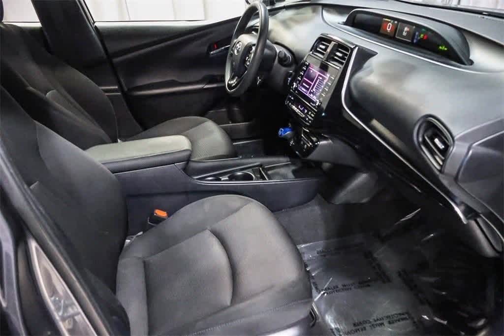 2022 Toyota Prius L Eco 17