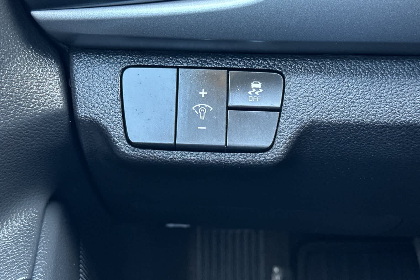 Thumbnail: 2021 Kia Rio - 30