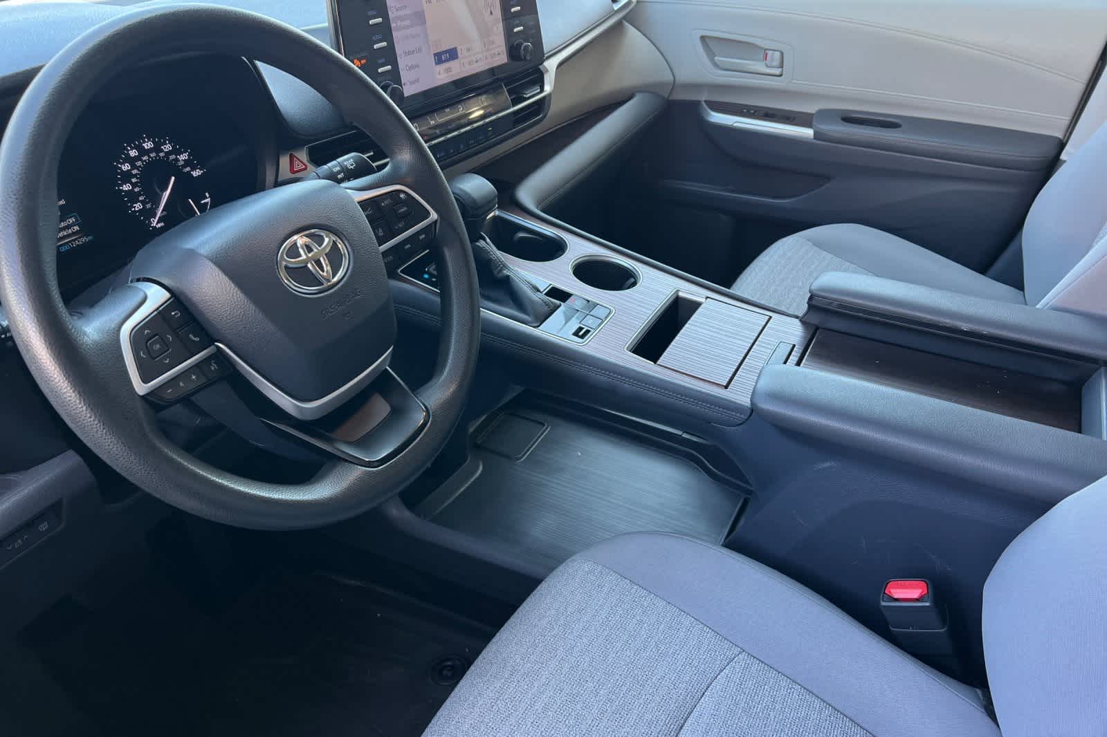 Thumbnail: 2021 Toyota Sienna - 14