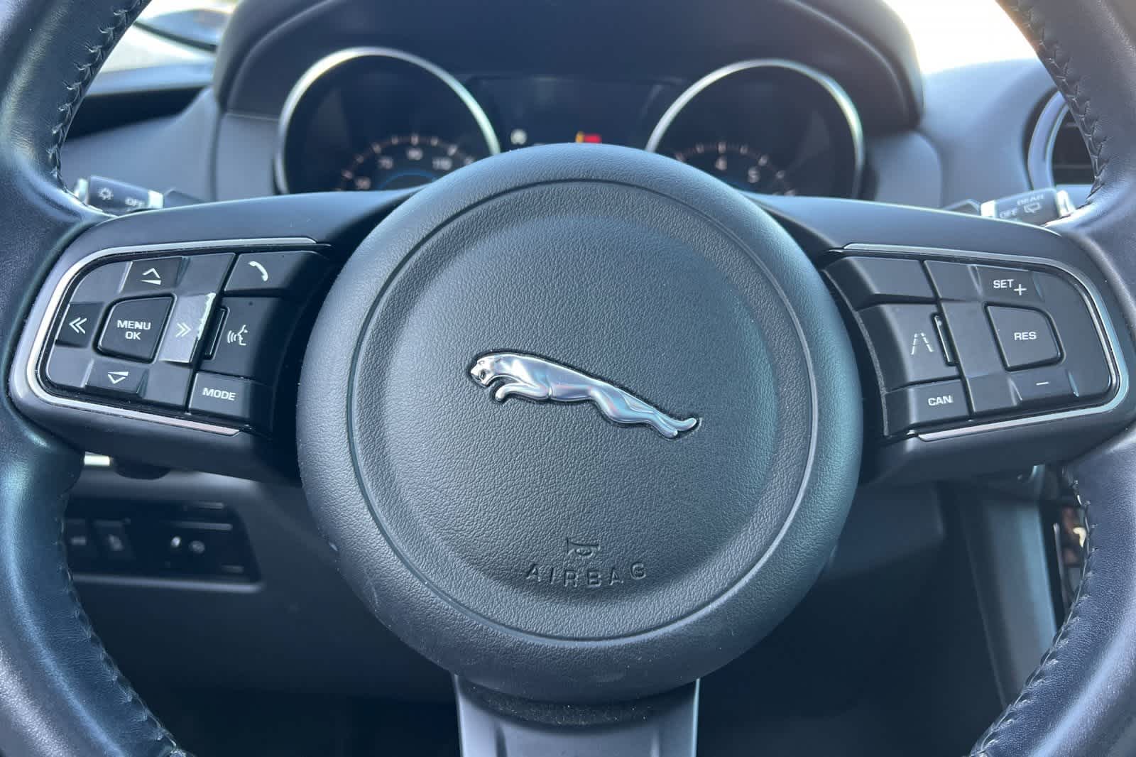 Thumbnail: 2019 Jaguar F-Pace - 27