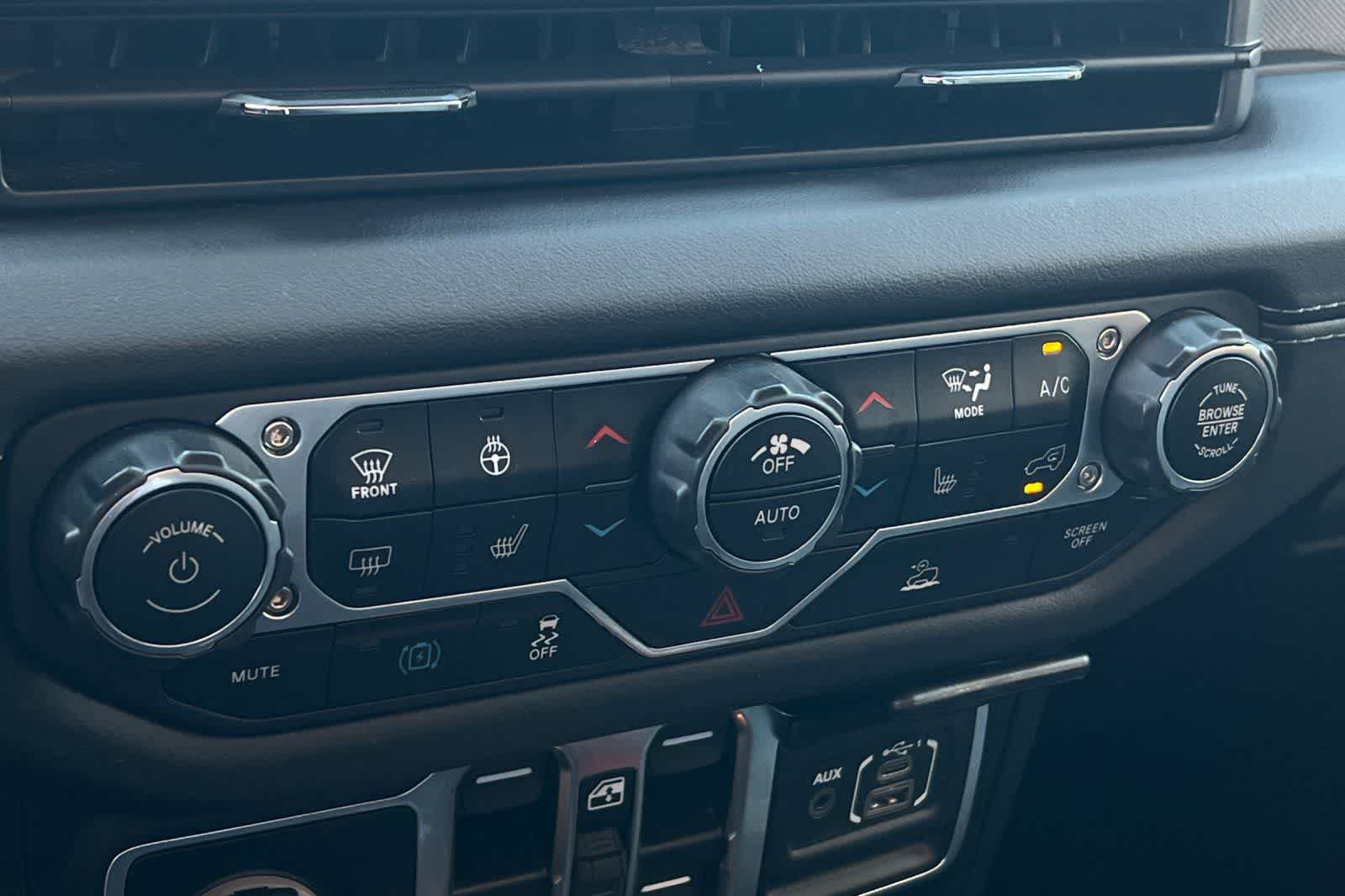 Thumbnail: 2025 Jeep Wrangler - 21