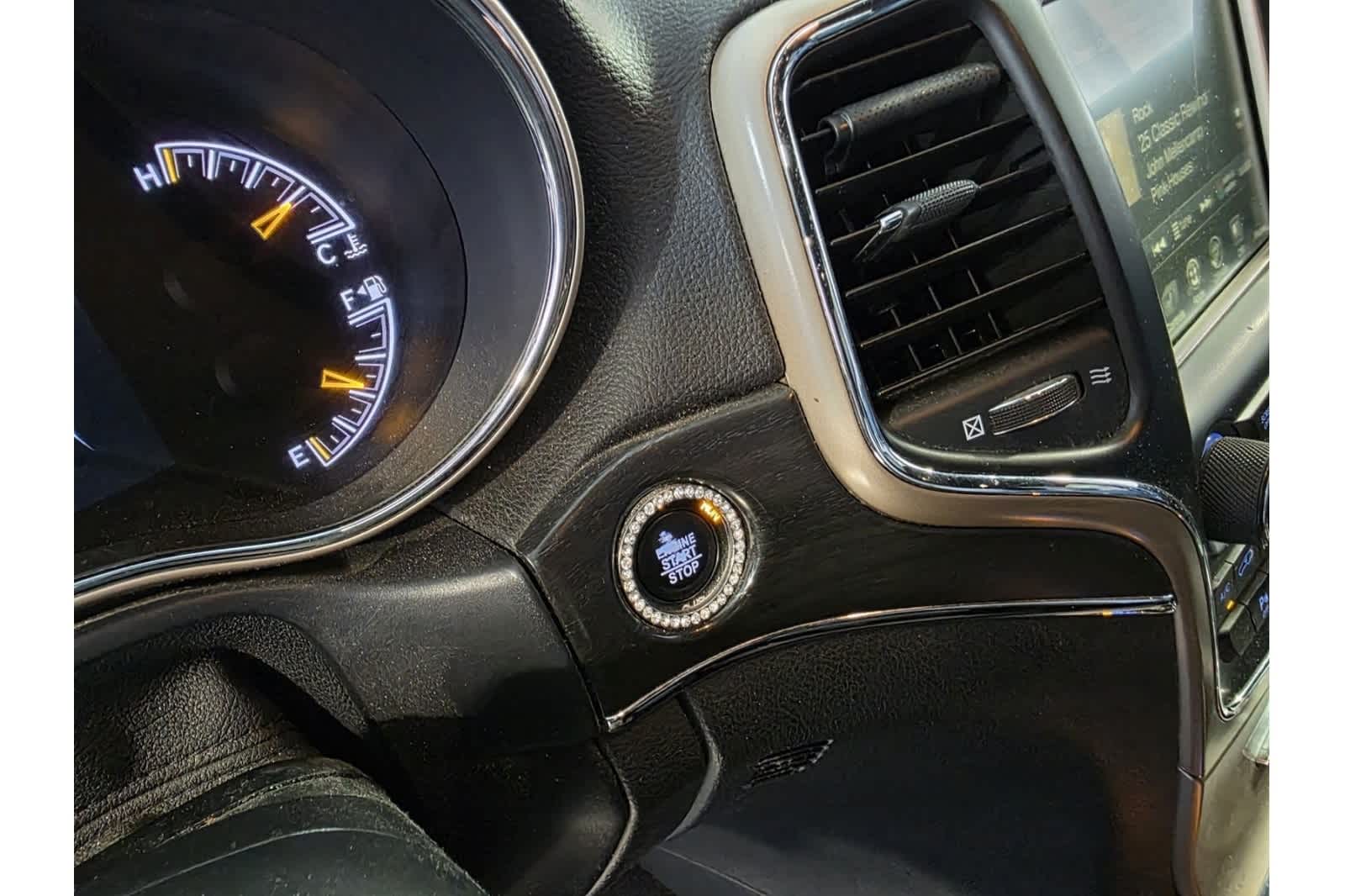 Thumbnail: 2017 Jeep Grand Cherokee - 29