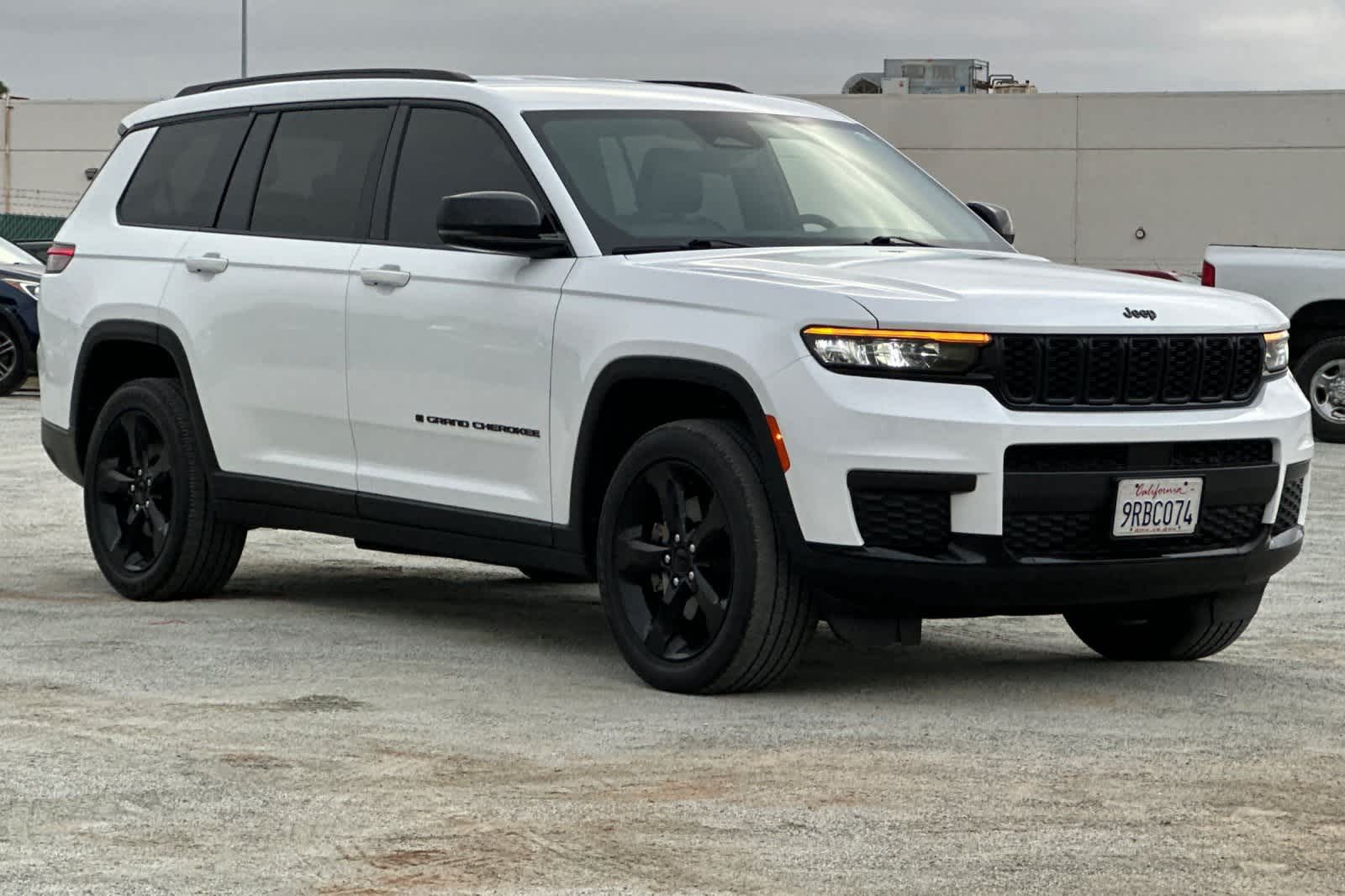 Thumbnail: 2023 Jeep Grand Cherokee - 10