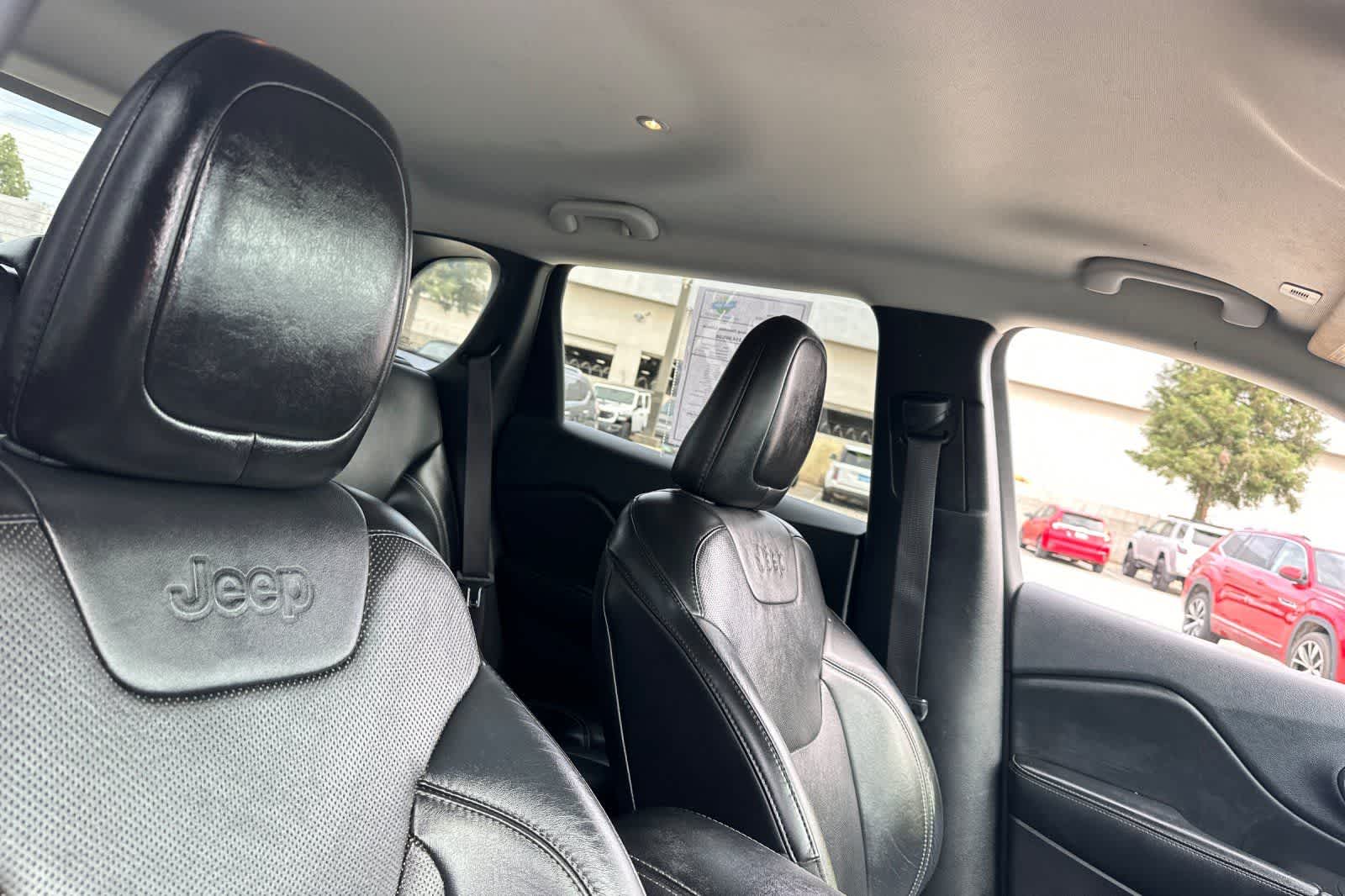 Thumbnail: 2019 Jeep Cherokee - 20