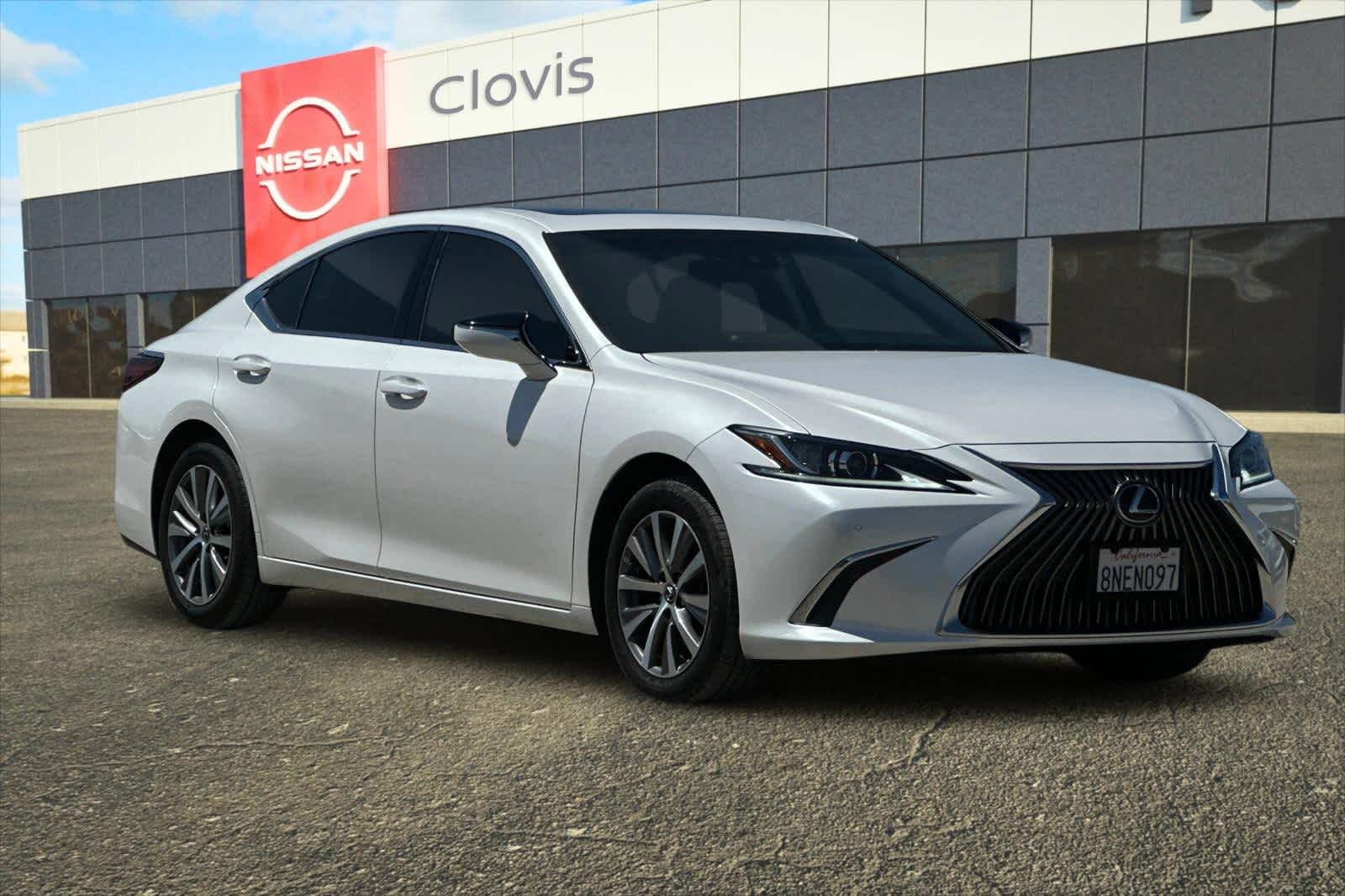 Thumbnail: 2020 Lexus ES - 10