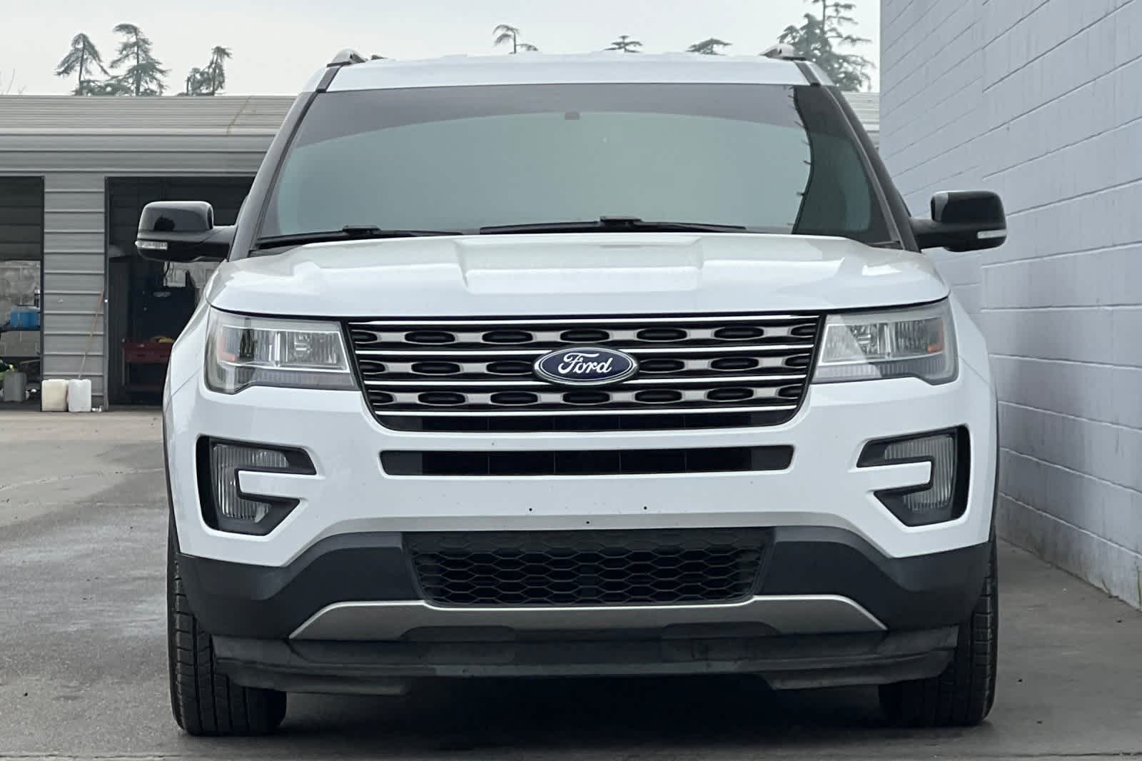 Thumbnail: 2016 Ford Explorer - 11