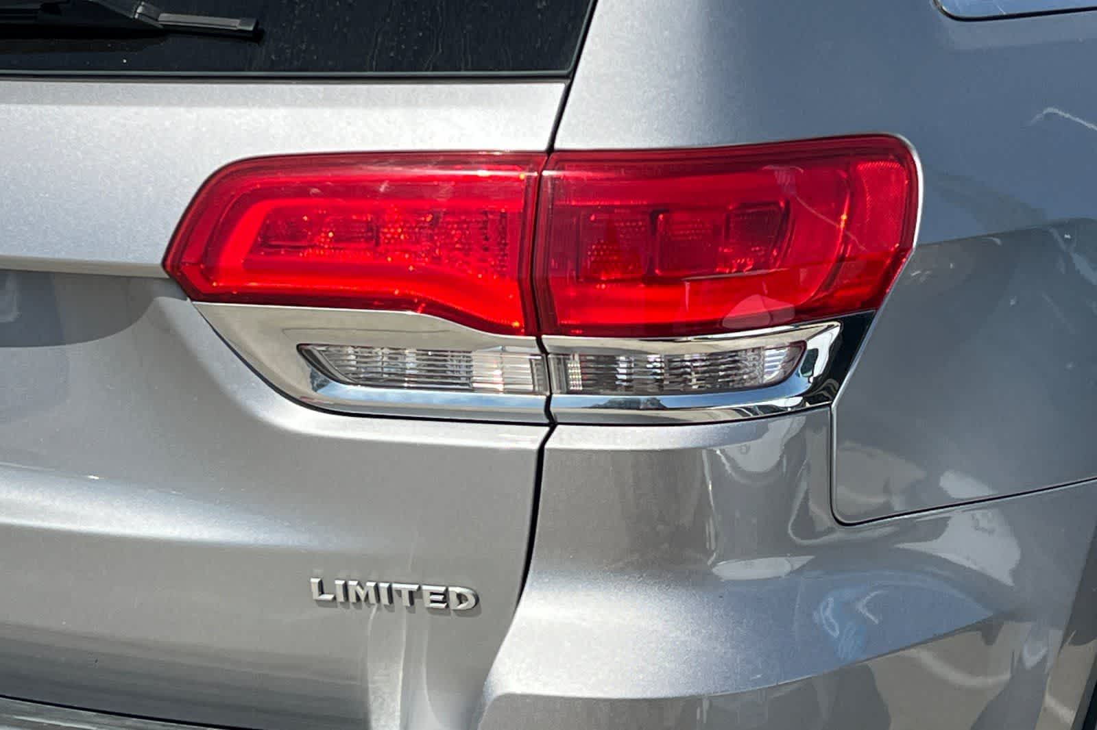 Thumbnail: 2017 Jeep Grand Cherokee - 13