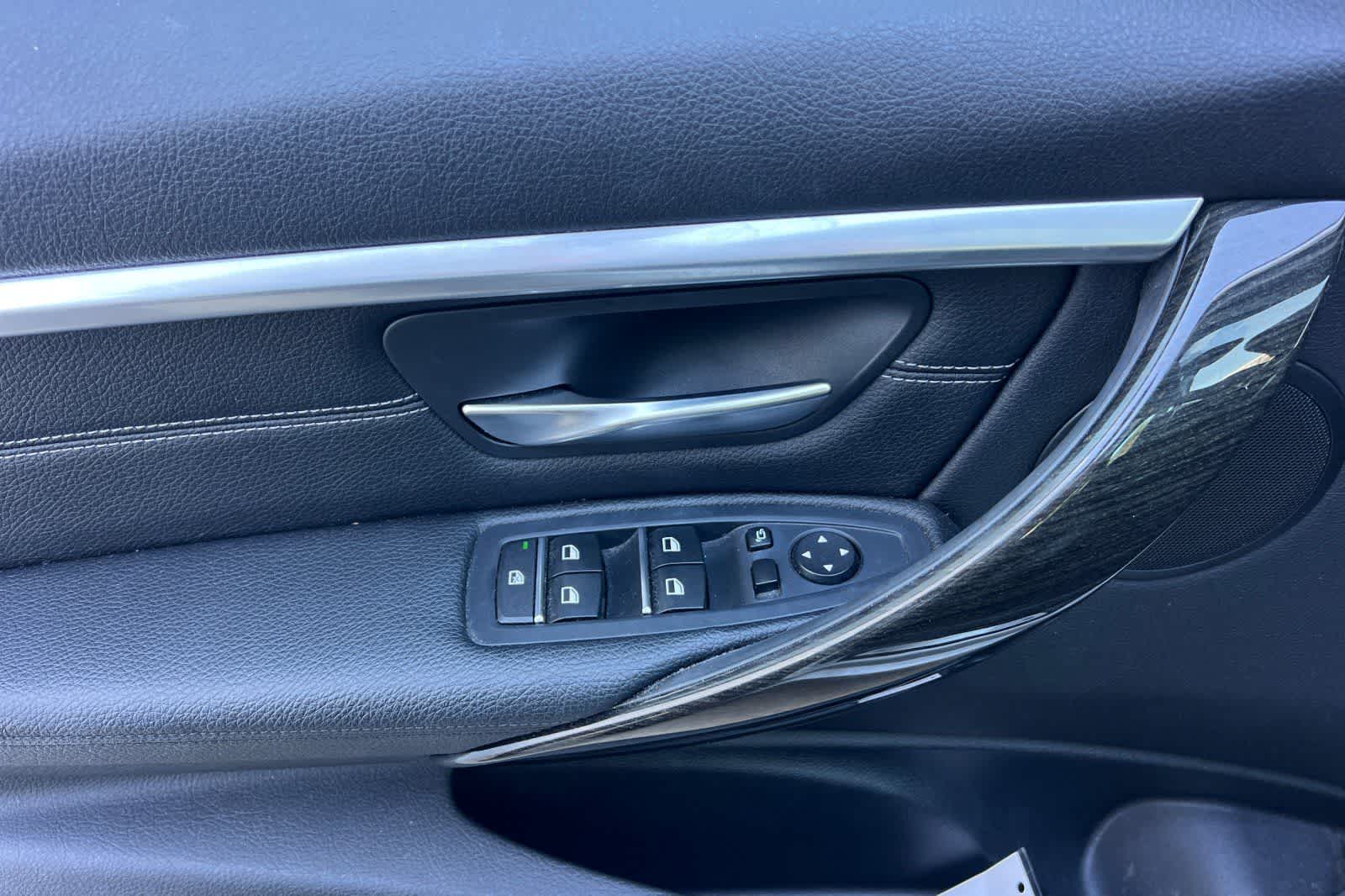 Thumbnail: 2017 BMW 3 Series - 15