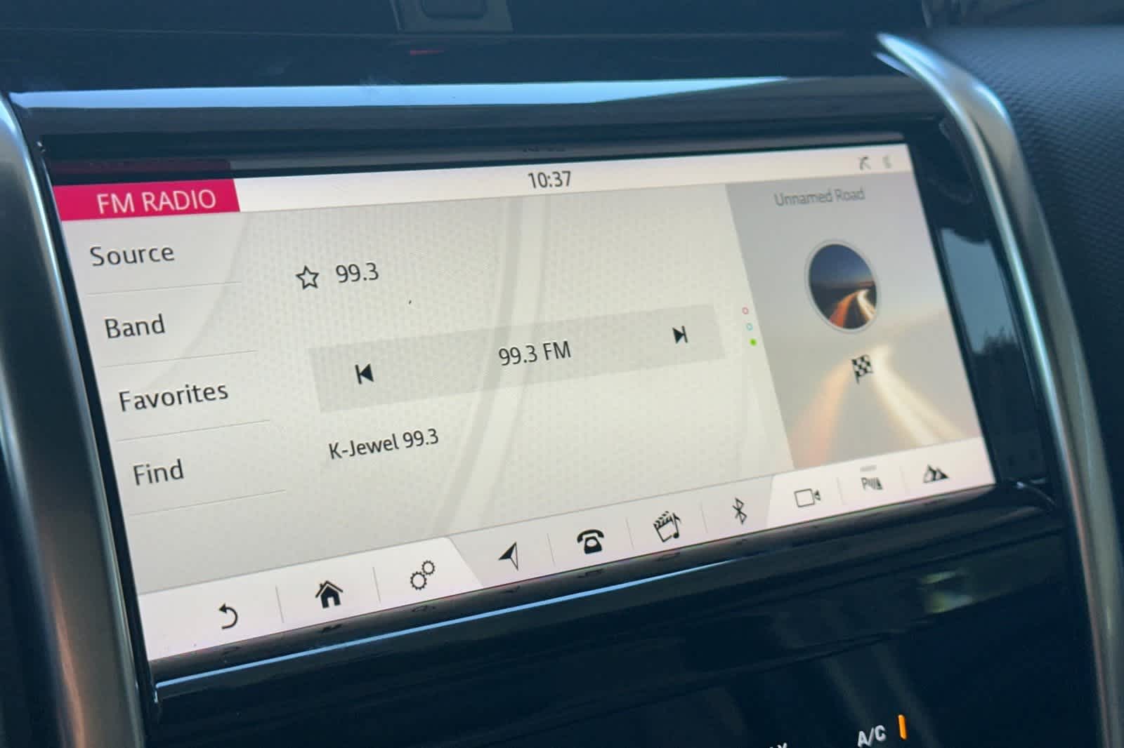 Thumbnail: 2020 Land Rover Discovery Sport - 22