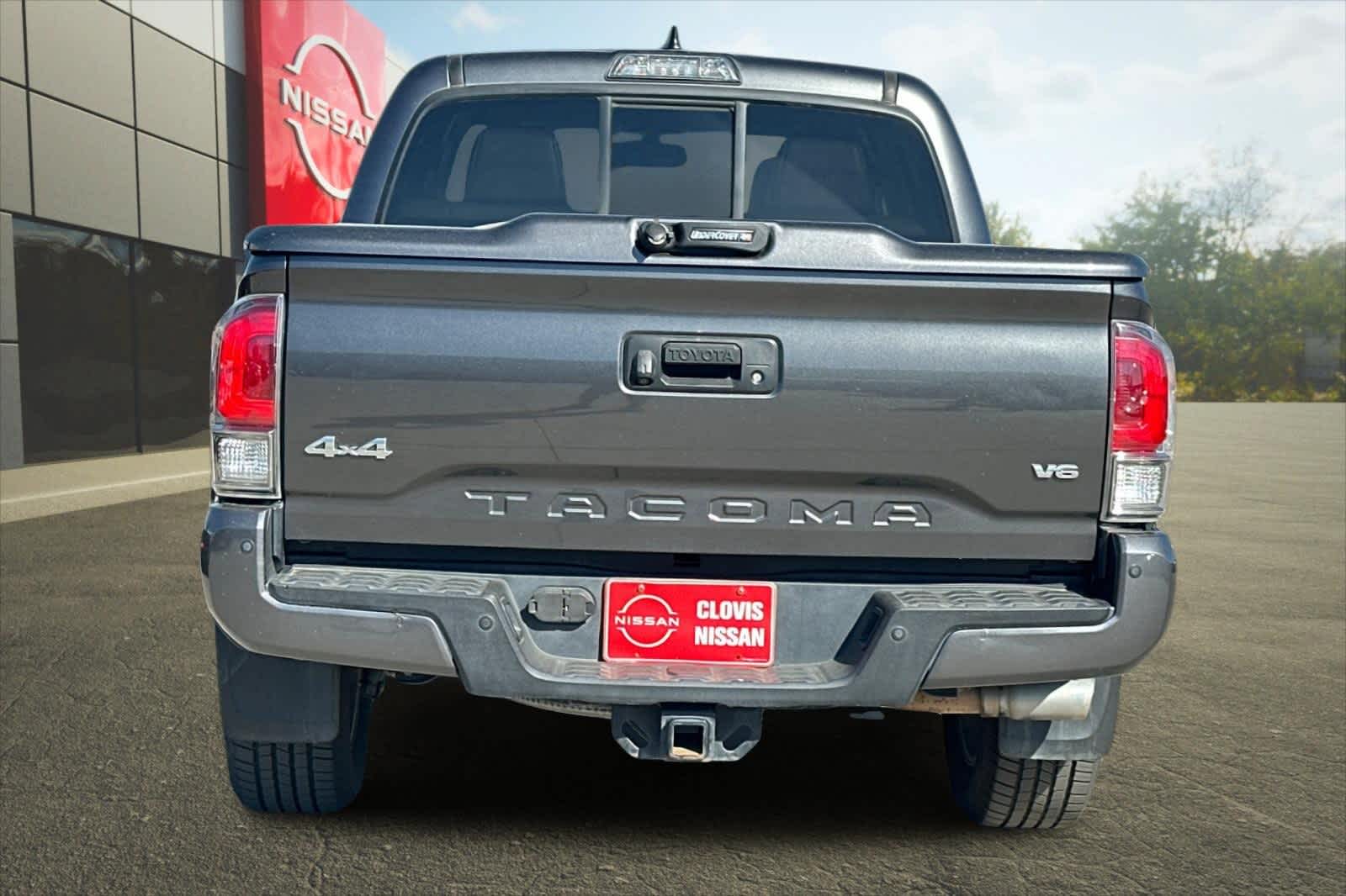 Thumbnail: 2016 Toyota Tacoma - 8