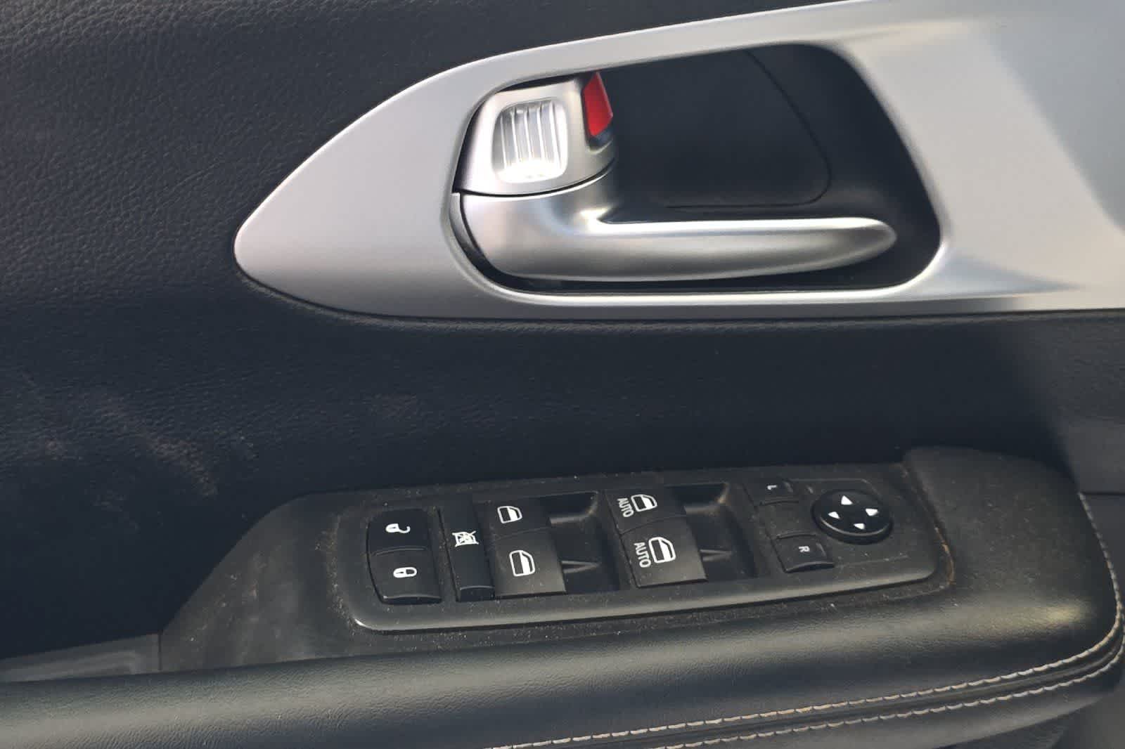Thumbnail: 2020 Chrysler Pacifica - 15