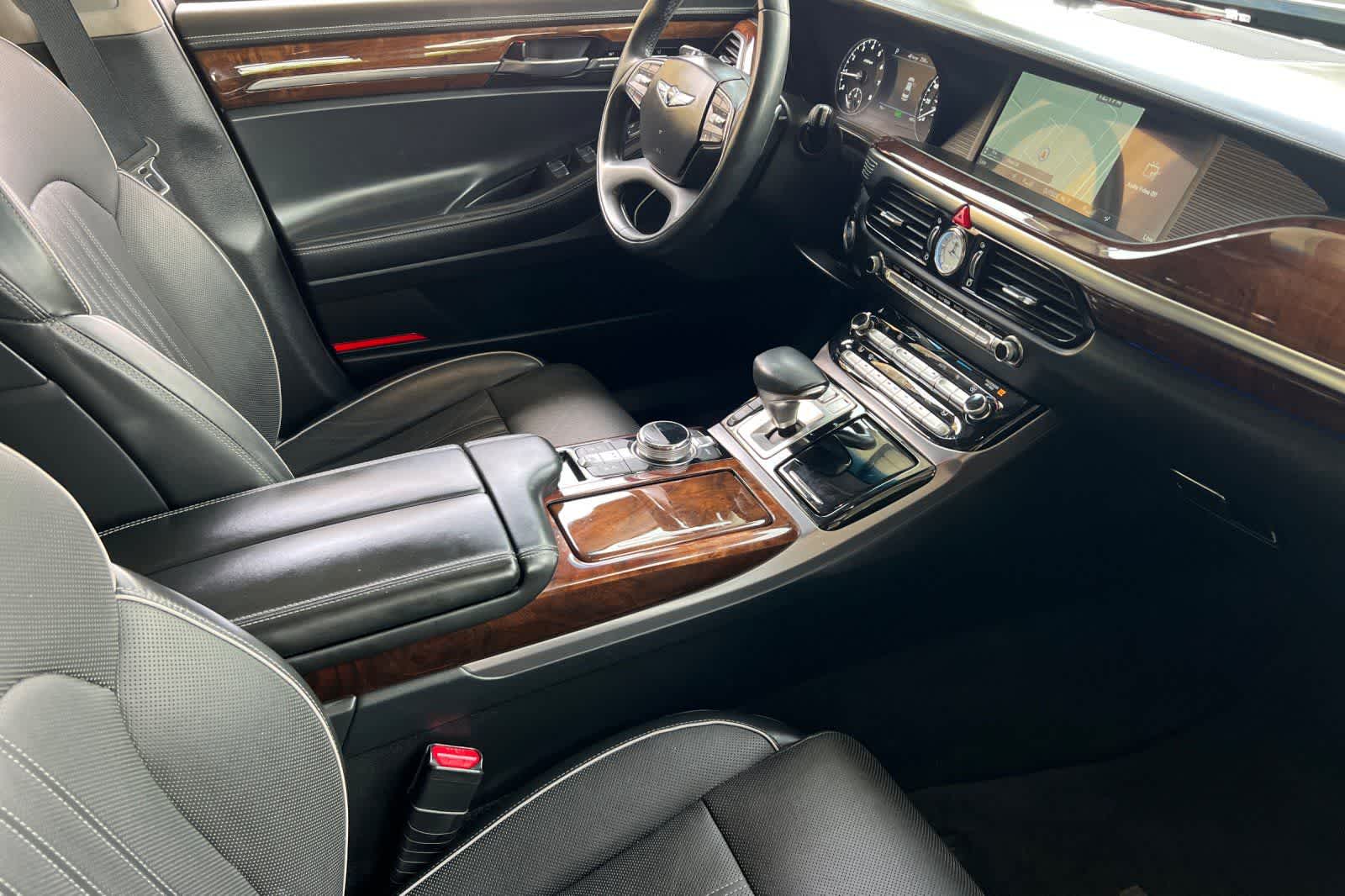 Thumbnail: 2019 Genesis G90 - 17