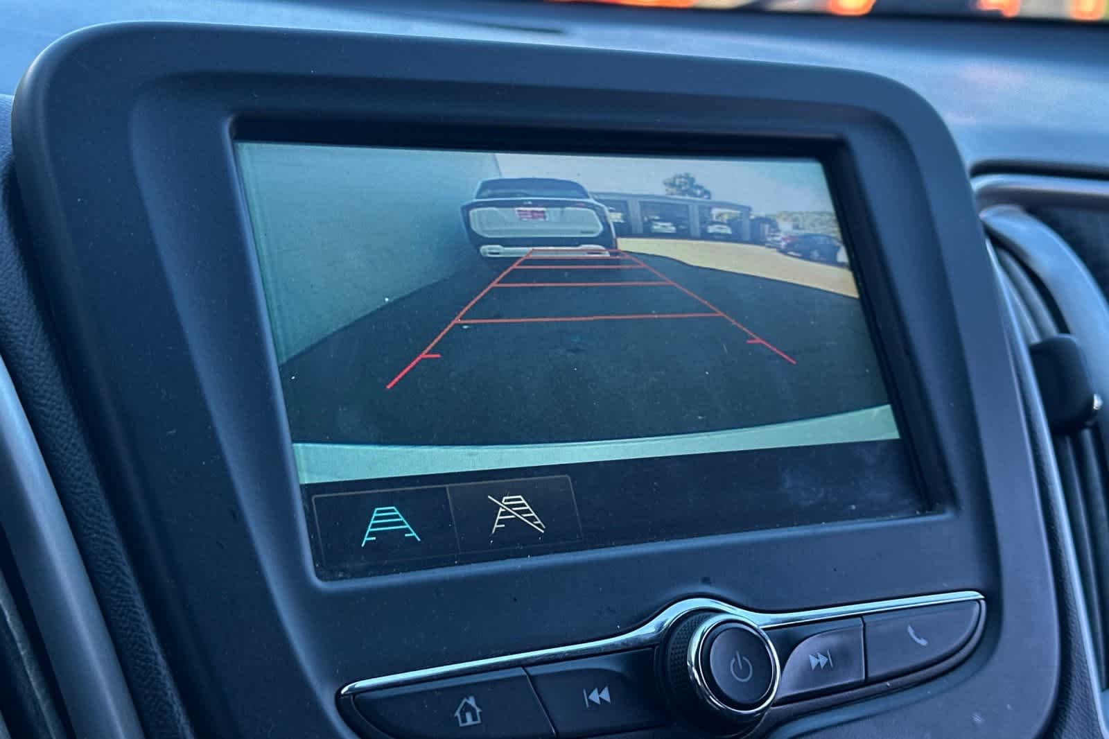 Thumbnail: 2017 Chevrolet Malibu - 21