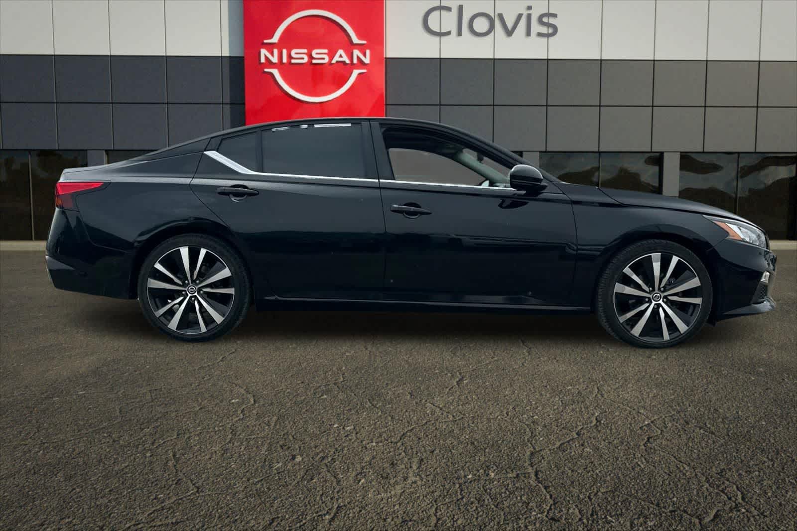 Thumbnail: 2019 Nissan Altima - 9