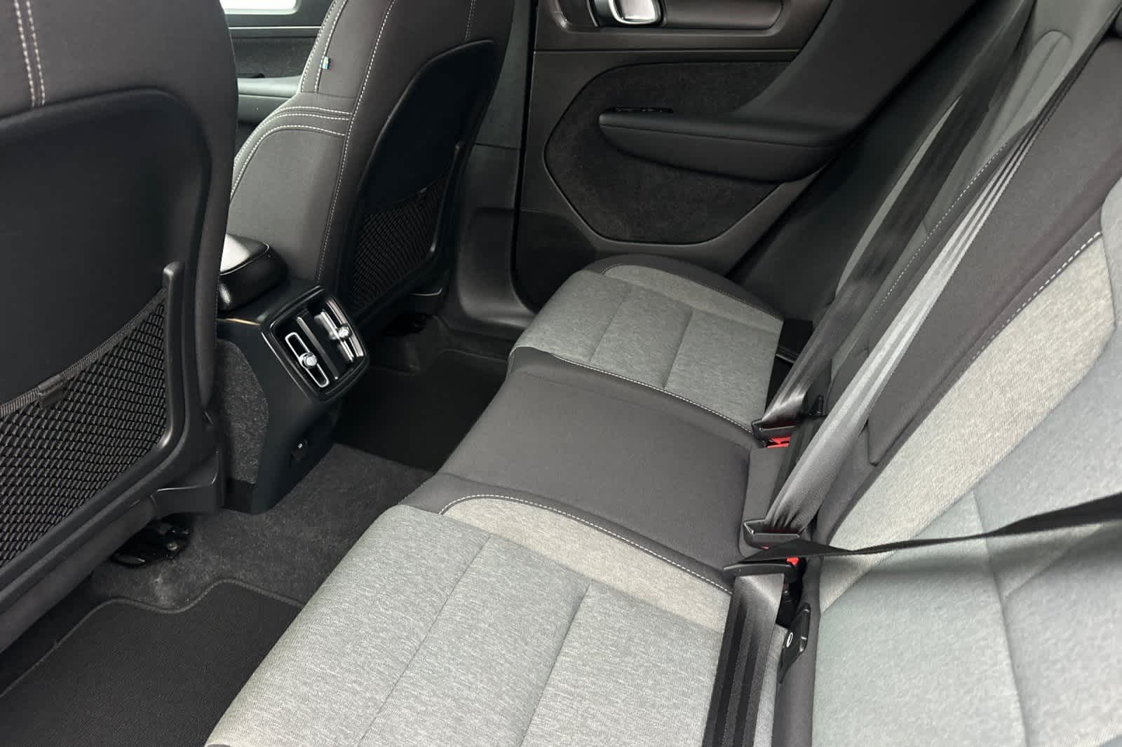 Thumbnail: 2023 Volvo XC40 - 5