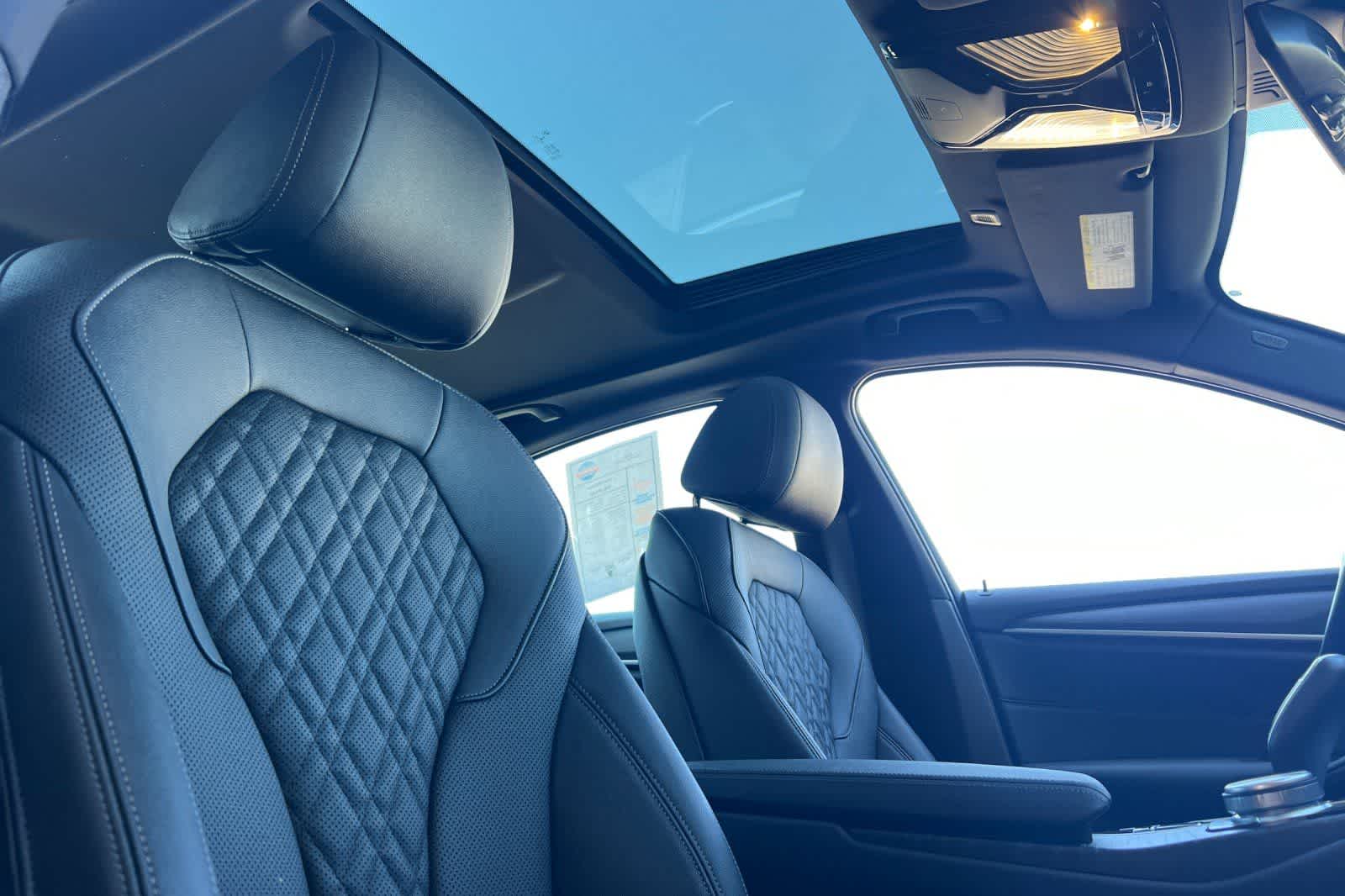 Thumbnail: 2023 BMW 5 Series - 19