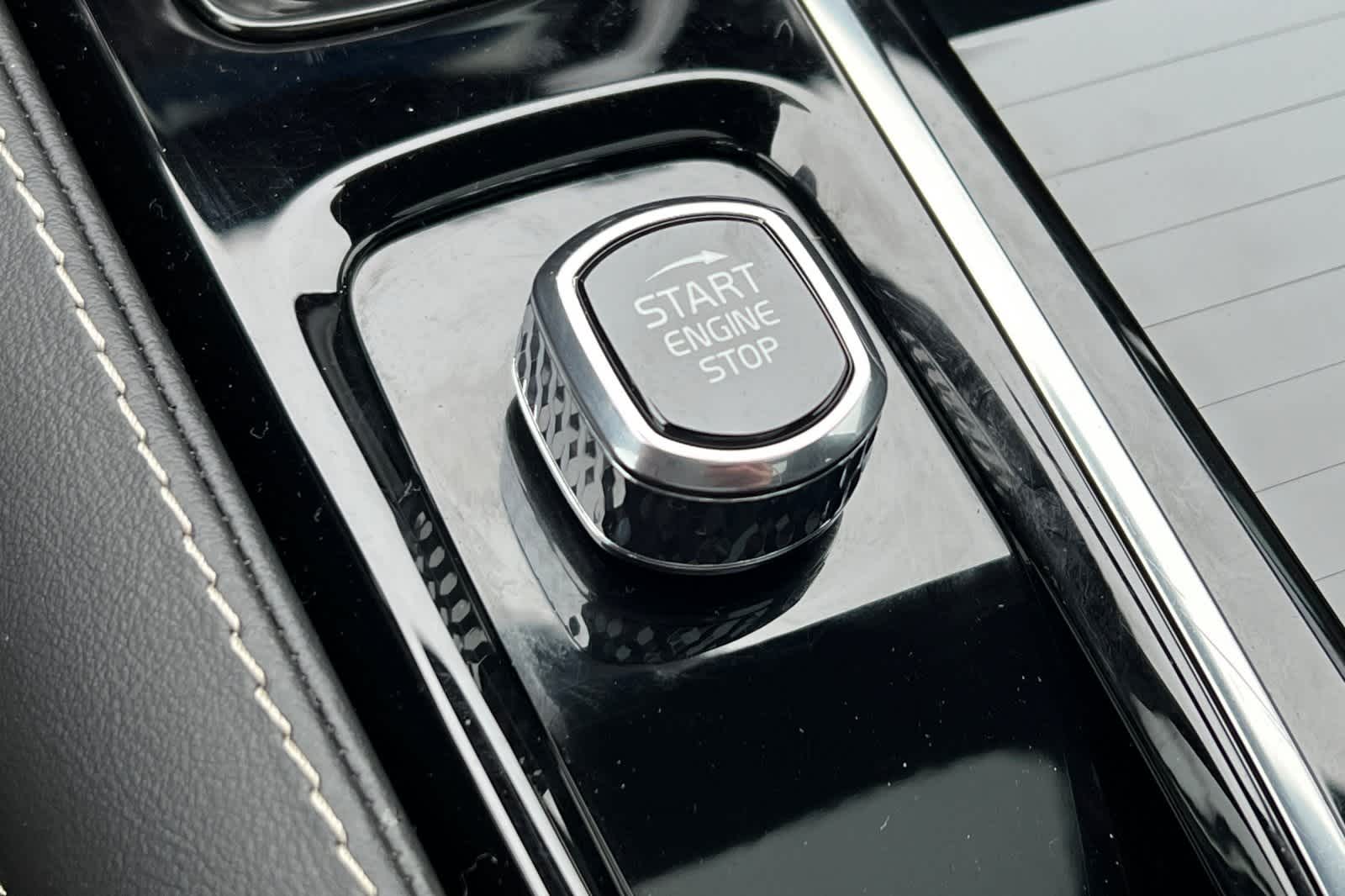 Thumbnail: 2022 Volvo S60 - 24