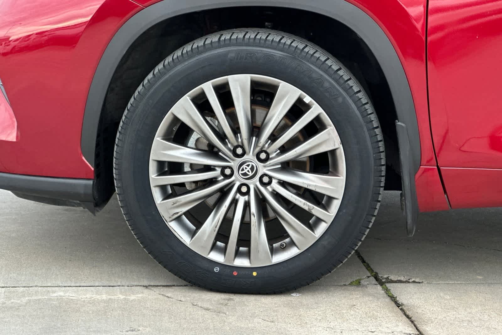 Thumbnail: 2022 Toyota Highlander - 37