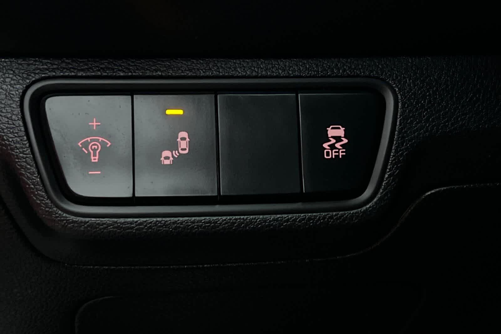 Thumbnail: 2023 Kia Forte - 31