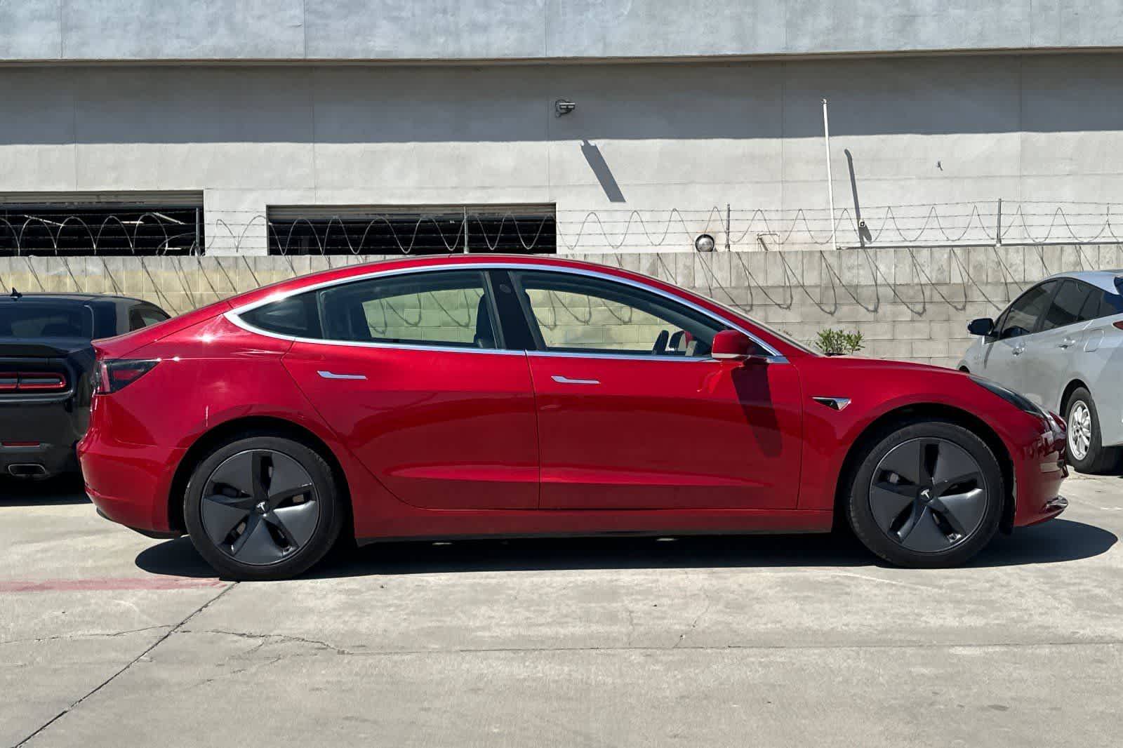 Thumbnail: 2018 Tesla Model 3 - 9