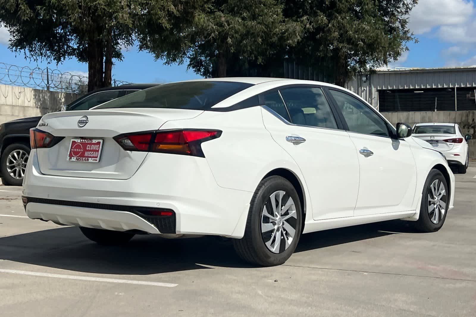 Thumbnail: 2024 Nissan Altima - 3