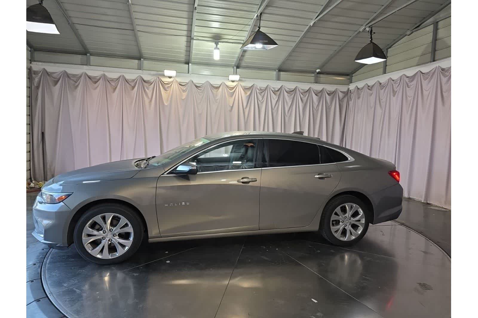 Thumbnail: 2017 Chevrolet Malibu - 4