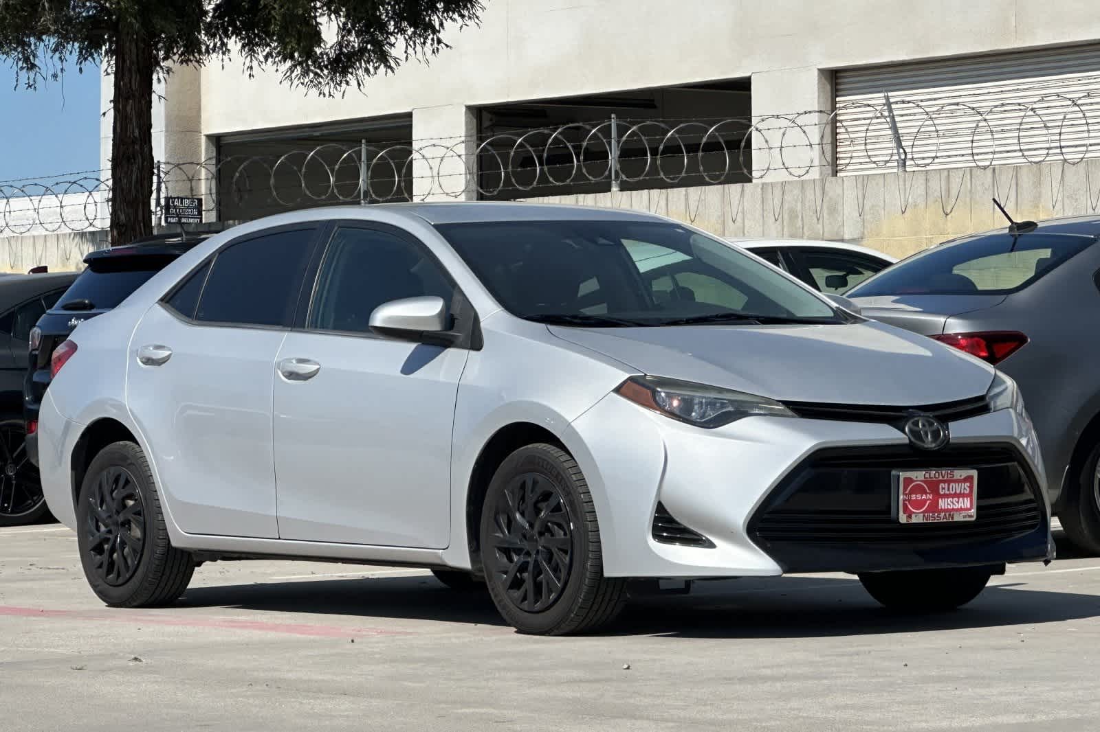 Thumbnail: 2017 Toyota Corolla - 10