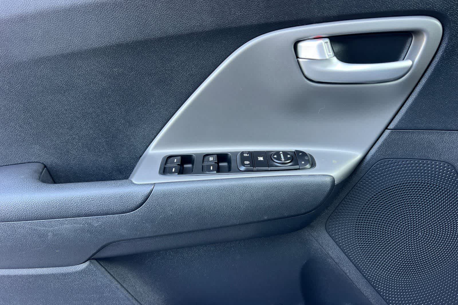 Thumbnail: 2018 Kia Niro - 13