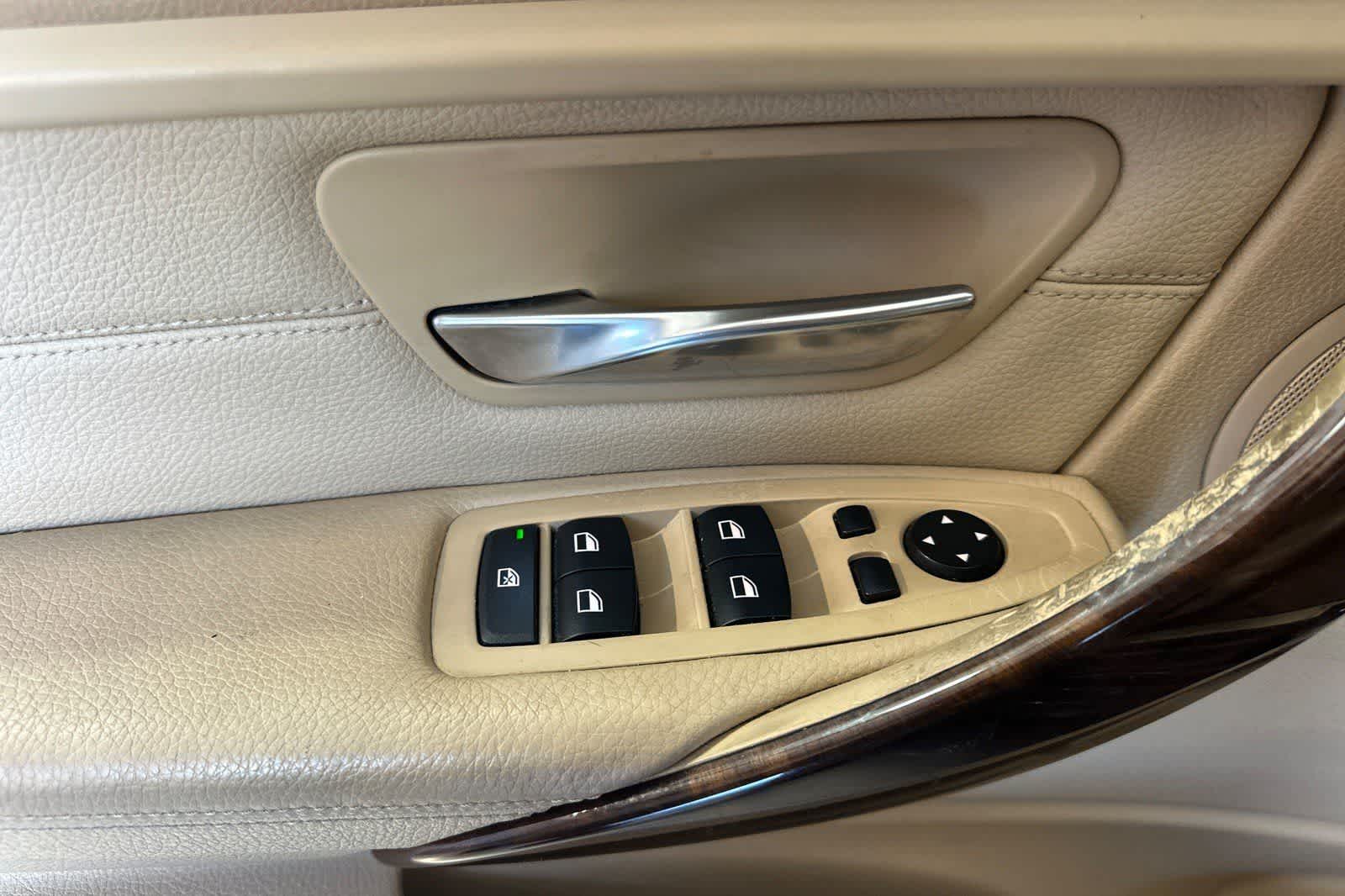 Thumbnail: 2013 BMW 3 Series - 23
