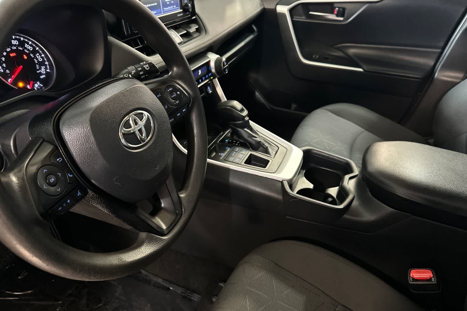 Thumbnail: 2020 Toyota RAV4 - 12