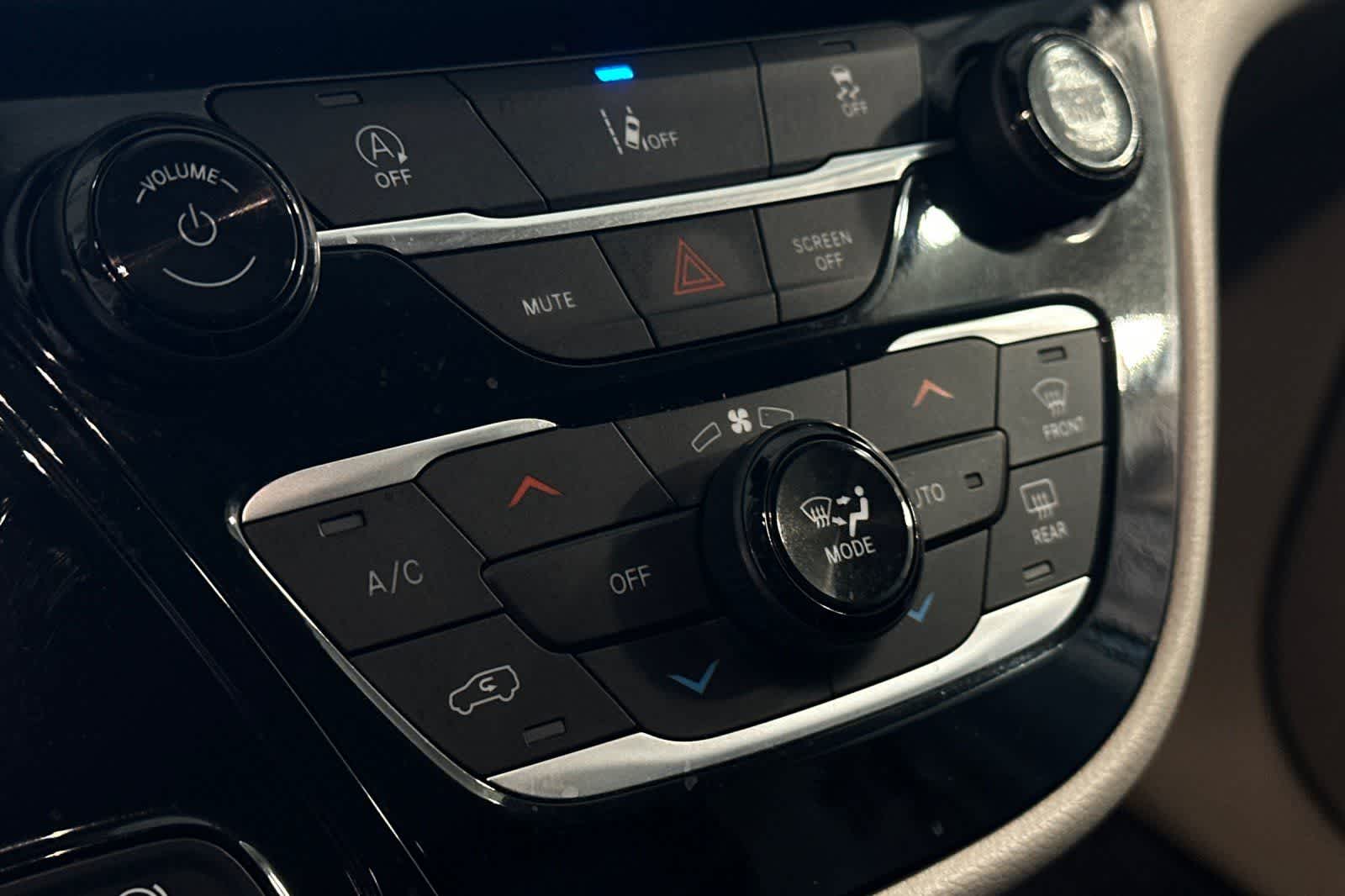 Thumbnail: 2022 Chrysler Pacifica - 25