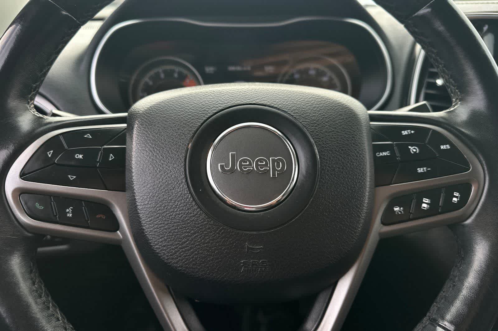 Thumbnail: 2019 Jeep Cherokee - 30