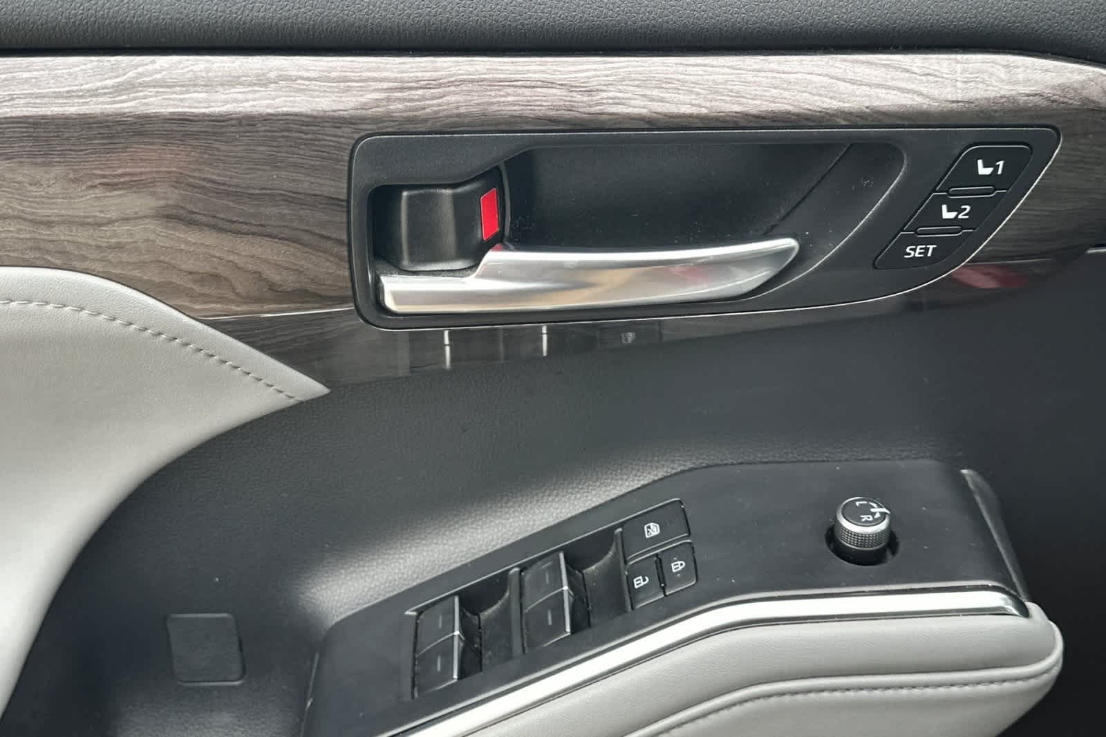 Thumbnail: 2022 Toyota Highlander - 13