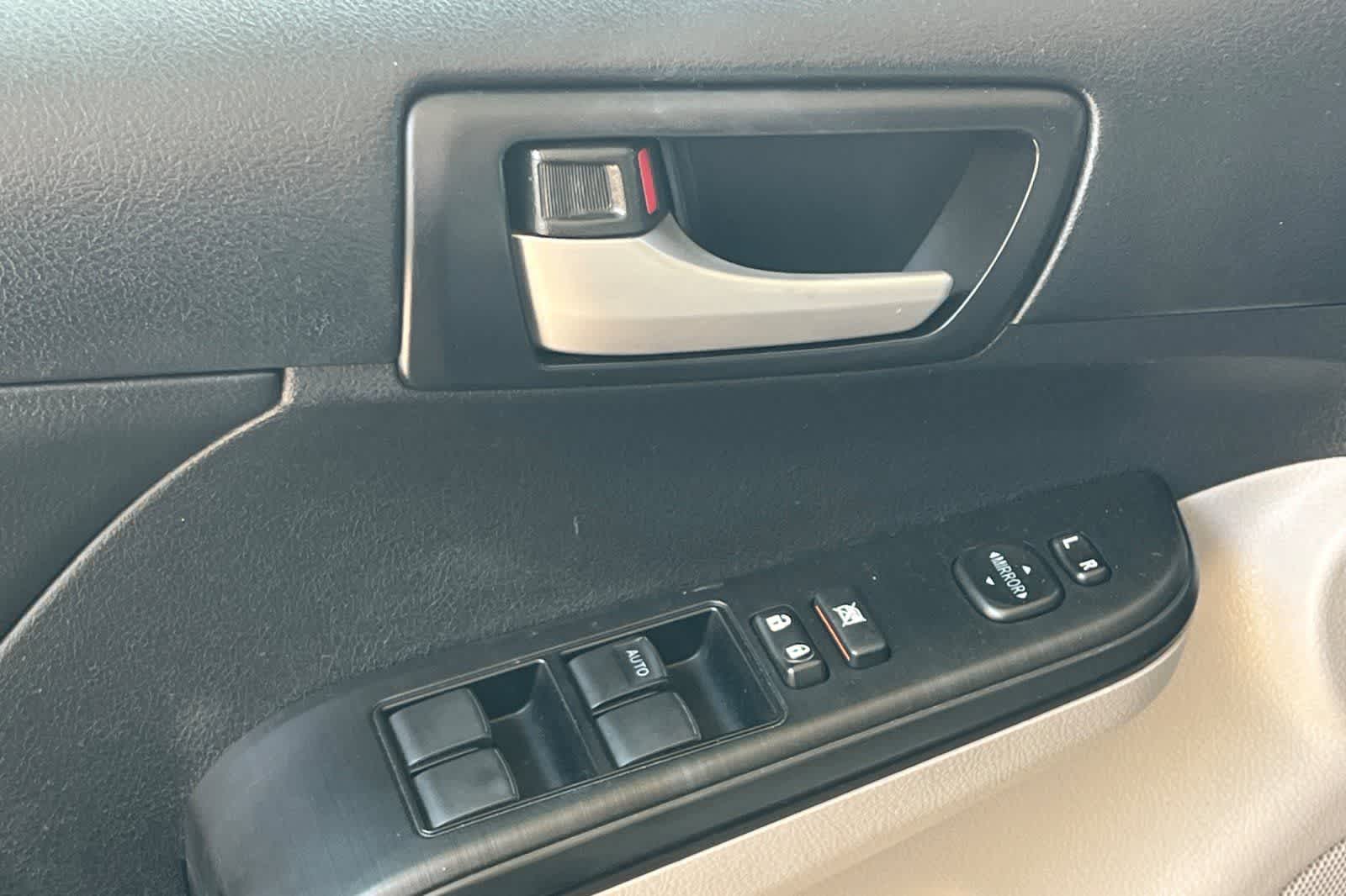 Thumbnail: 2014 Toyota Camry - 15